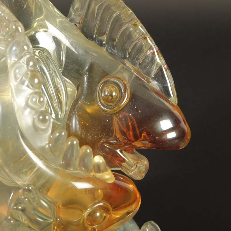 Detail a: Glasskulptur Fische, Alfredo Barbini für Cenedese, Murano, 1950er-Jahre, farbloses, partiell eingefärbtes Glas, z.T. lüstriert, Paar Fische, ...