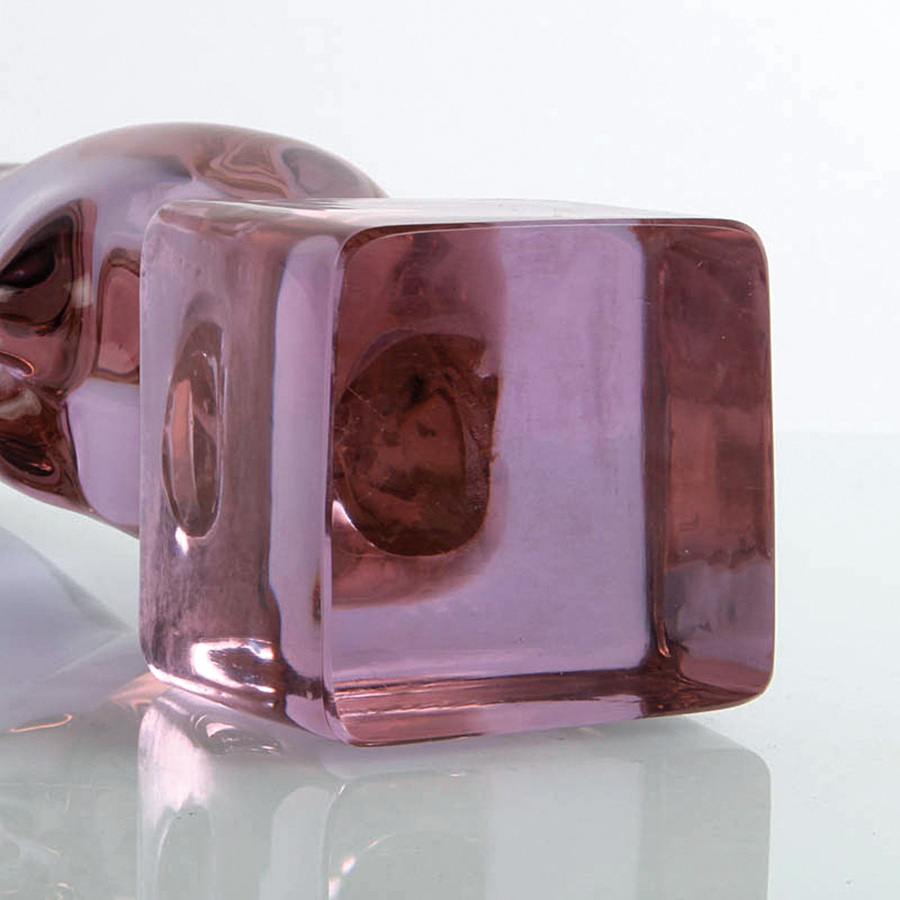 Detail c: Zwei Glasskulpturen, Ermanno Nason für Cenedese, Murano, 1963-72, violettes Neodymiumglas, abstrakte weibliche Akte, H. 25 / 17 cm