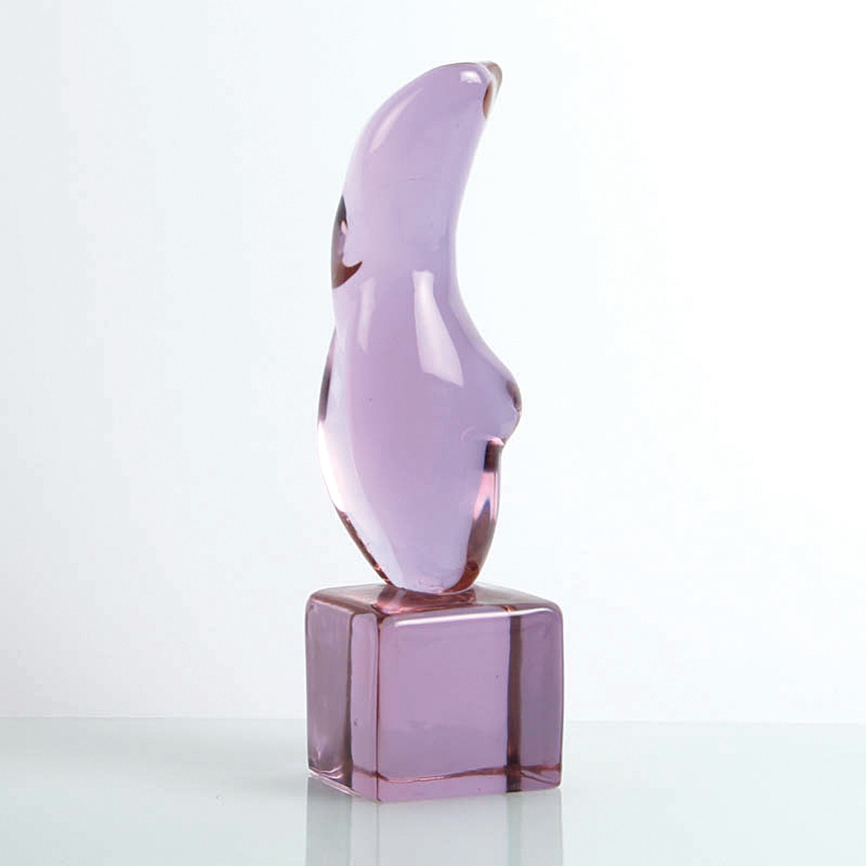 Detail i: Zwei Glasskulpturen, Ermanno Nason für Cenedese, Murano, 1963-72, violettes Neodymiumglas, abstrakte weibliche Akte, H. 25 / 17 cm