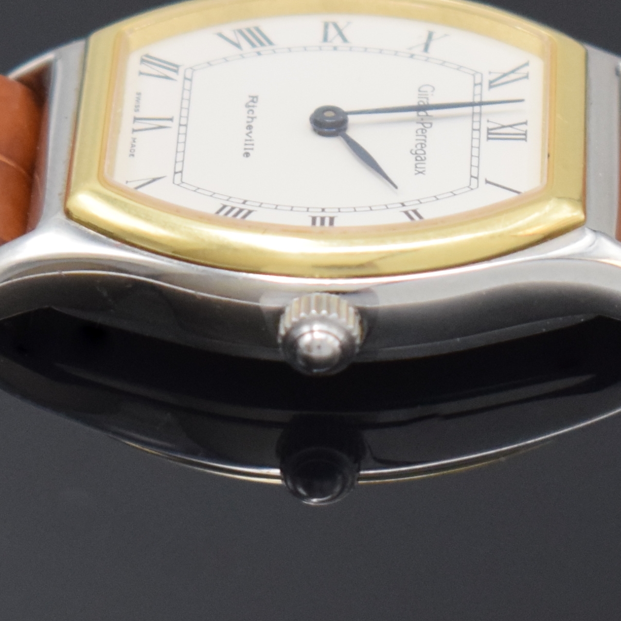 Detail e: GIRARD-PERREGAUX Richeville Damenarmbanduhr Referenz 2602, Schweiz um 1995, Automatik, tonneauförmiges Geh. in Edelstahl/Gold komb. inkl. orig. ...