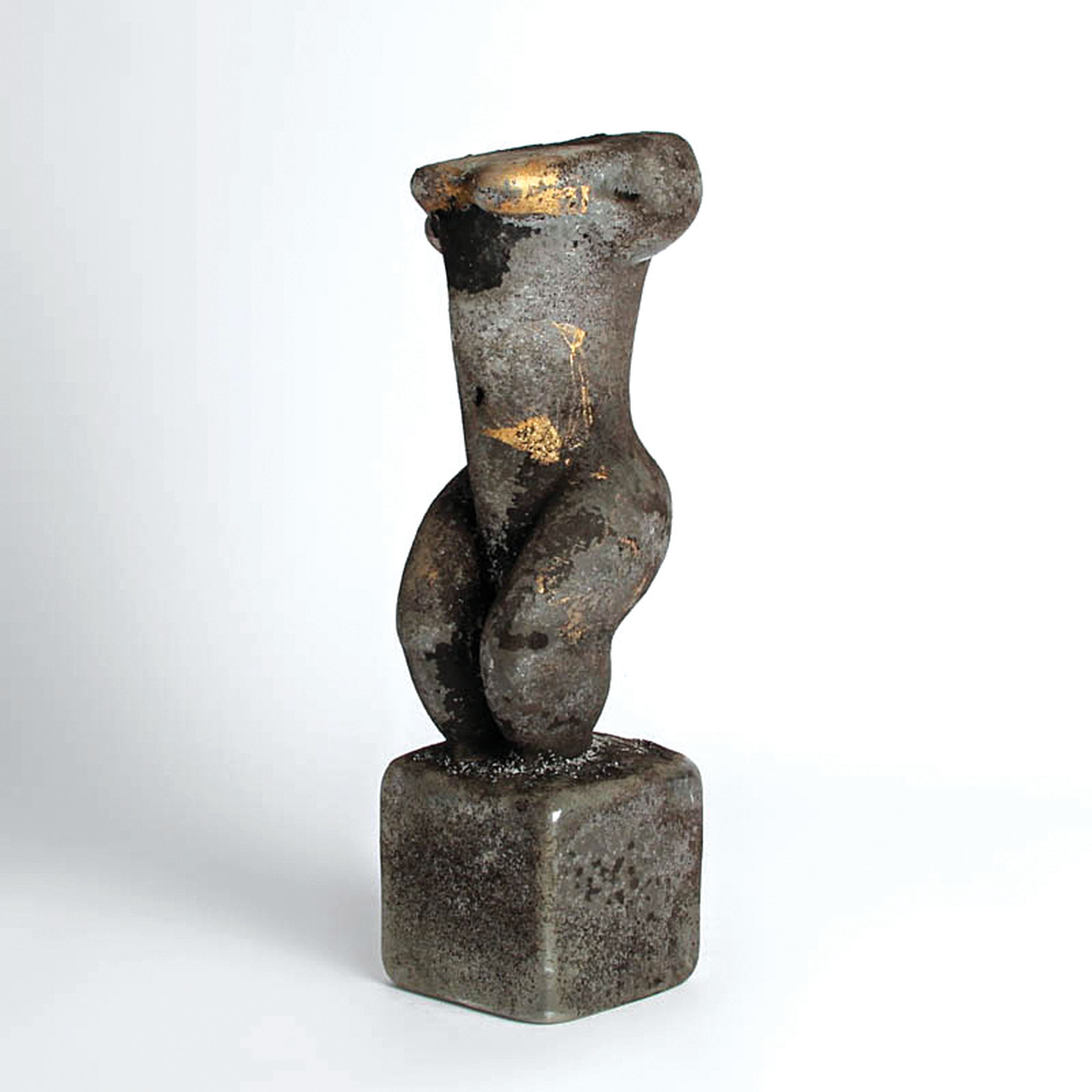Detail c: Vetro a scavo-Glasskulptur Torso, Ermanno Nason für Cenedese, Murano, Glas, graue Patina in vetro a scavo-Technik, H. 37 cm