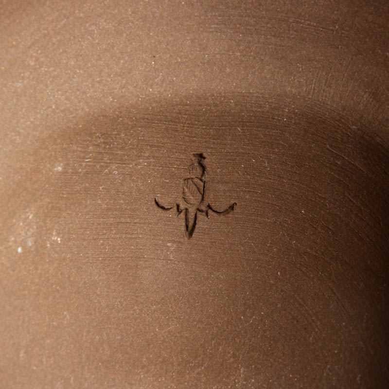 Detail e: Zwei Wandmasken, Lore Friedrich-Gronau & Gertrud Woltershoff, Karlsruher Majolika, brauner Ton, partiell farbig glasiert, Pressmarke, H. 21 cm