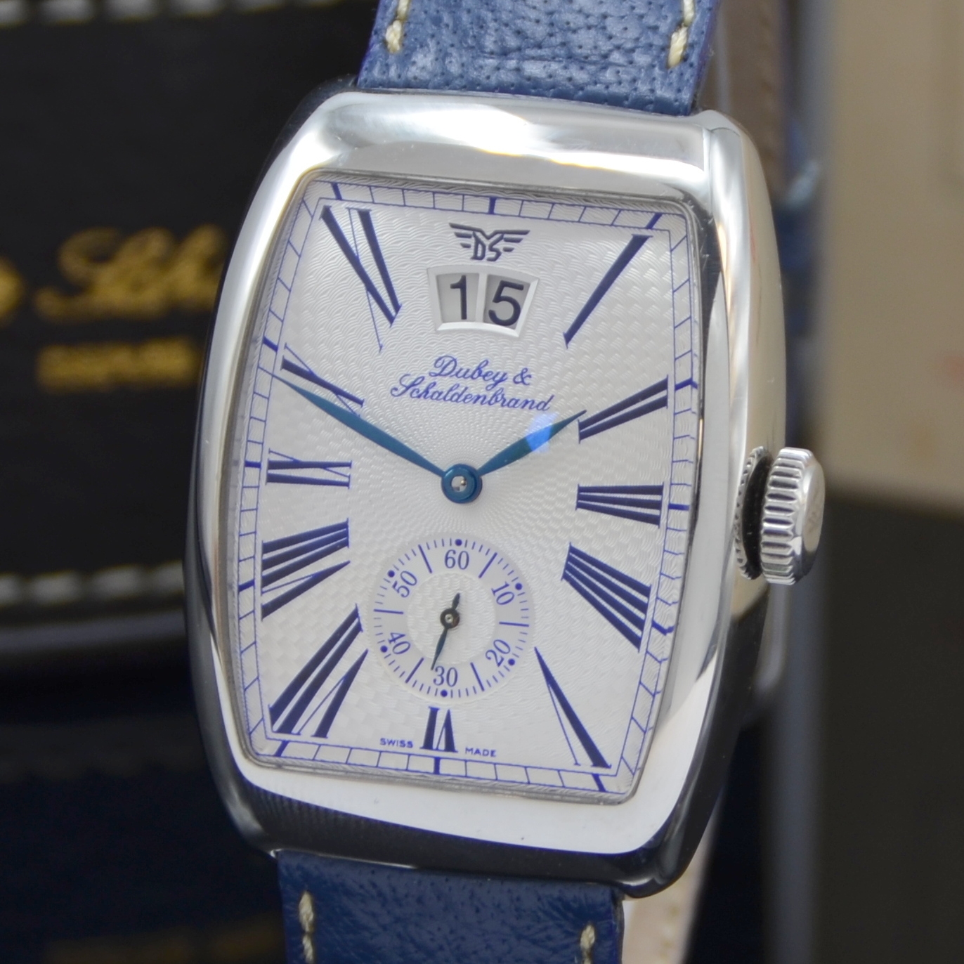 Detail a: DUBEY & SCHALDENBRAND Aerodyn Date Herrenarmbanduhr in Stahl, Schweiz um 2002, Automatik, Boden 7-fach verschr., Lederband m. orig. Dornschl., silb. ...