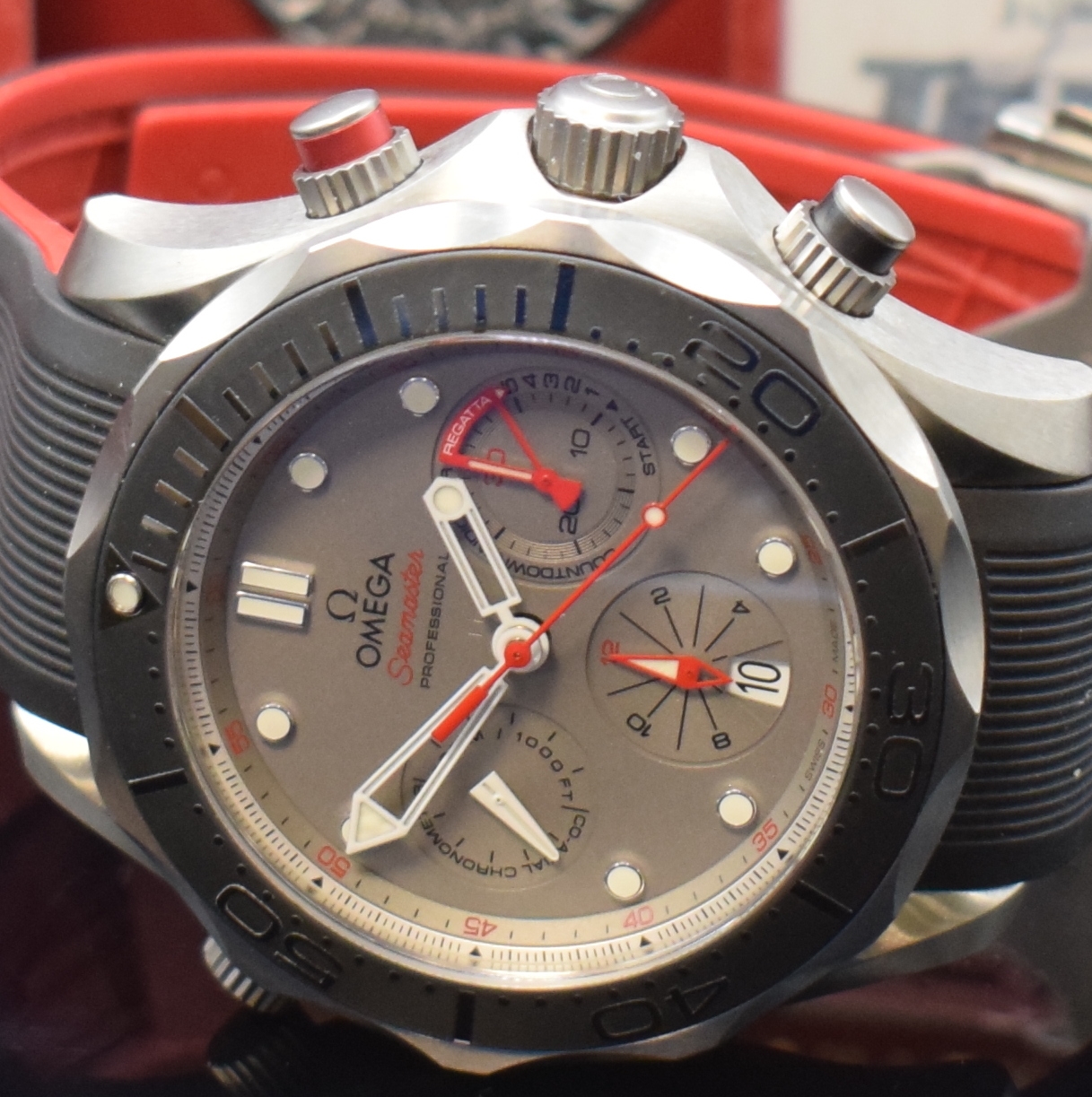 Detail a: OMEGA Seamaster Diver 300M ETNZ Co-Axial Chronometer Herrenchronograph Referenz 212.92.44.50.99.001, Schweiz verk. lt. beil. Garantie 09/2015, ...