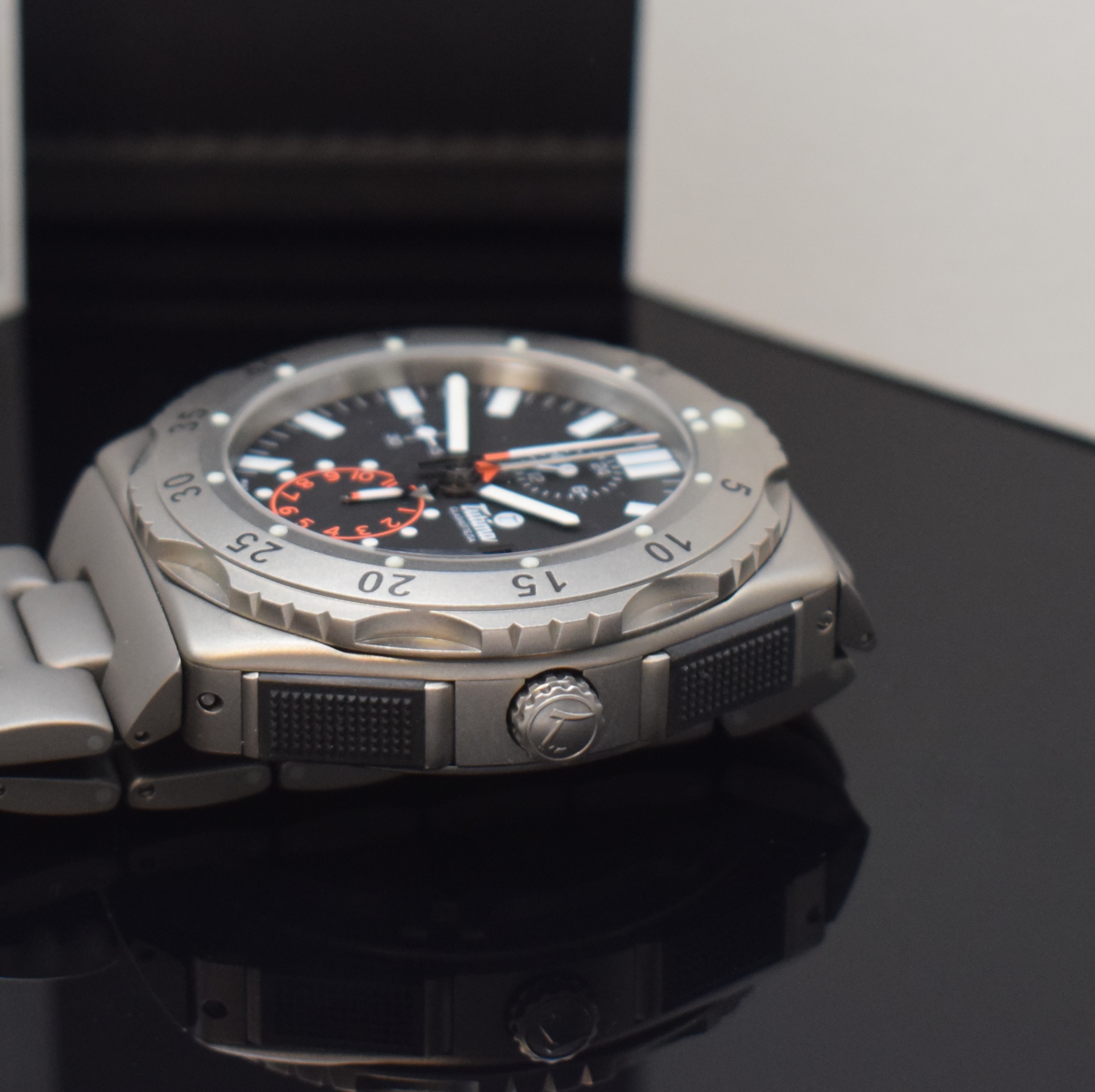 Detail c: TUTIMA M2 Pioneer Armbandchronograph Referenz 6451-03, Deutschland verk. lt. beil. Pap. 11/2015, Automatik, Titangeh. inkl. orig. Titan-Gliederband ...
