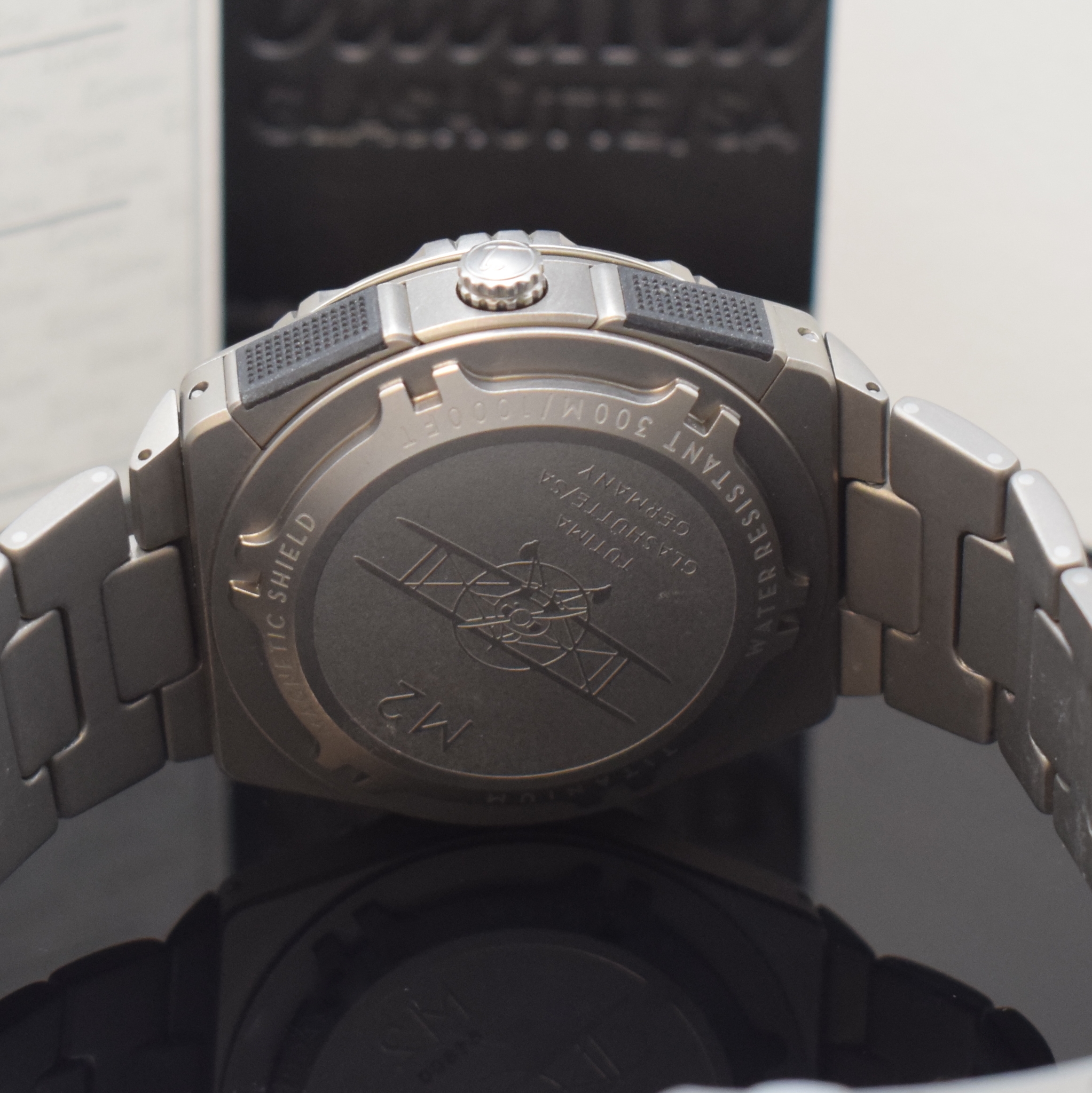 Detail d: TUTIMA M2 Pioneer Armbandchronograph Referenz 6451-03, Deutschland verk. lt. beil. Pap. 11/2015, Automatik, Titangeh. inkl. orig. Titan-Gliederband ...
