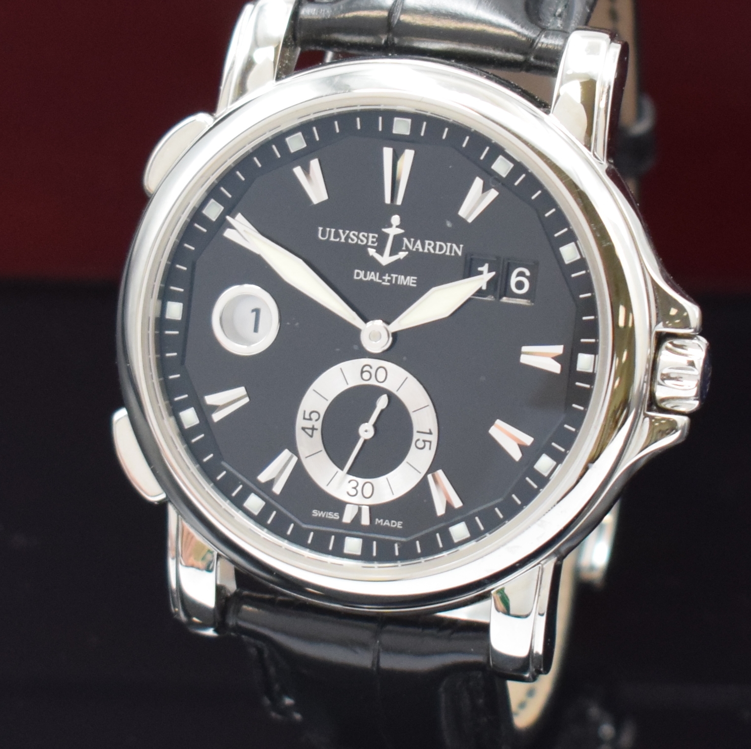 Detail a: ULYSSE NARDIN Dual Time Herrenarmbanduhr Referenz 243-55, Schweiz um 2015, Automatik, beids. vergl. Edelstahlgeh., Boden 6-fach verschr., Krone ...