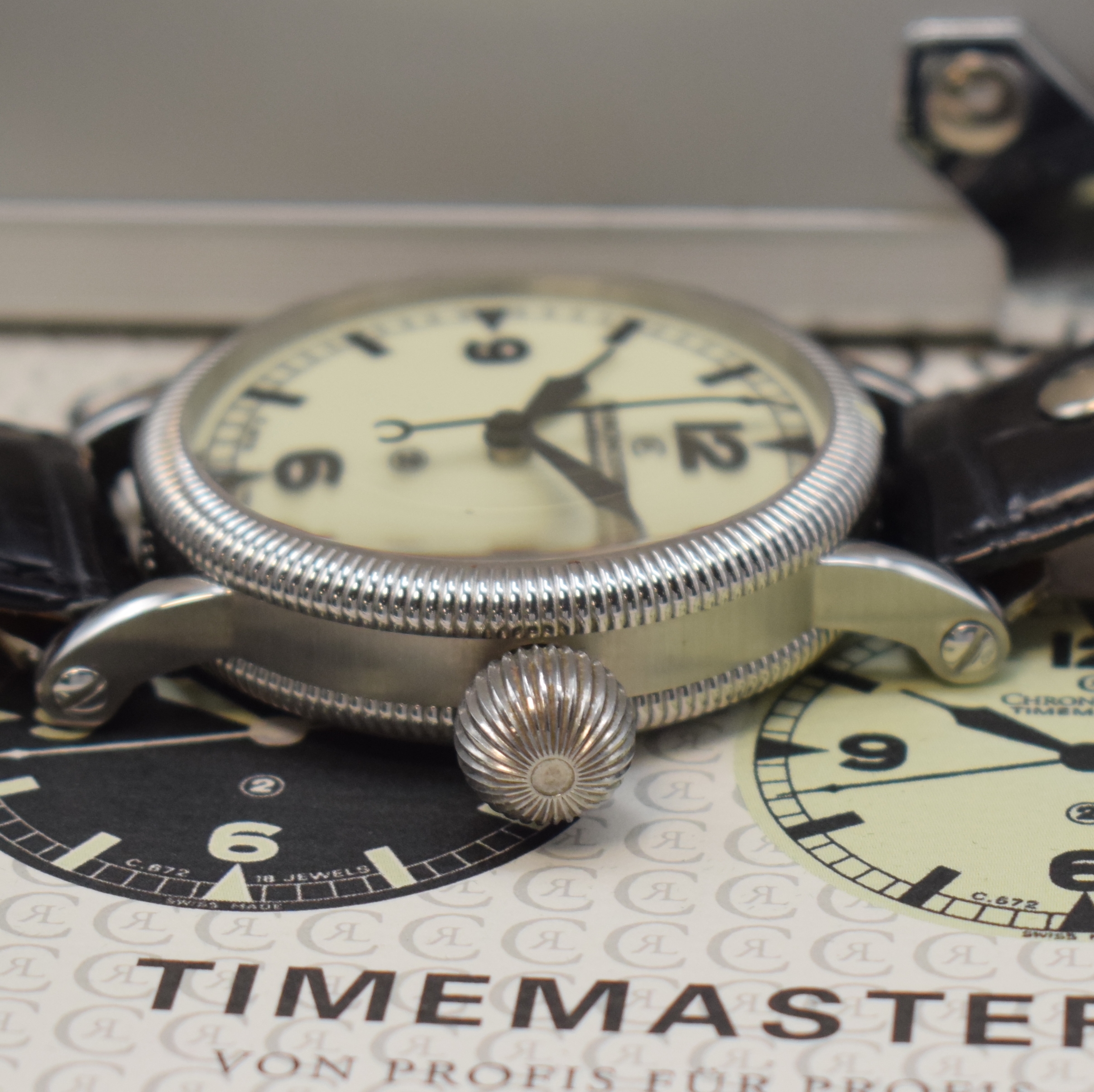 Detail c: CHRONOSWISS Timemaster Herrenarmbanduhr Referenz CH6233 in Stahl, Schweiz um 2002, Handaufzug, beids. vergl. Geh. m. drehbarer Riffel-Lünette, Boden ...