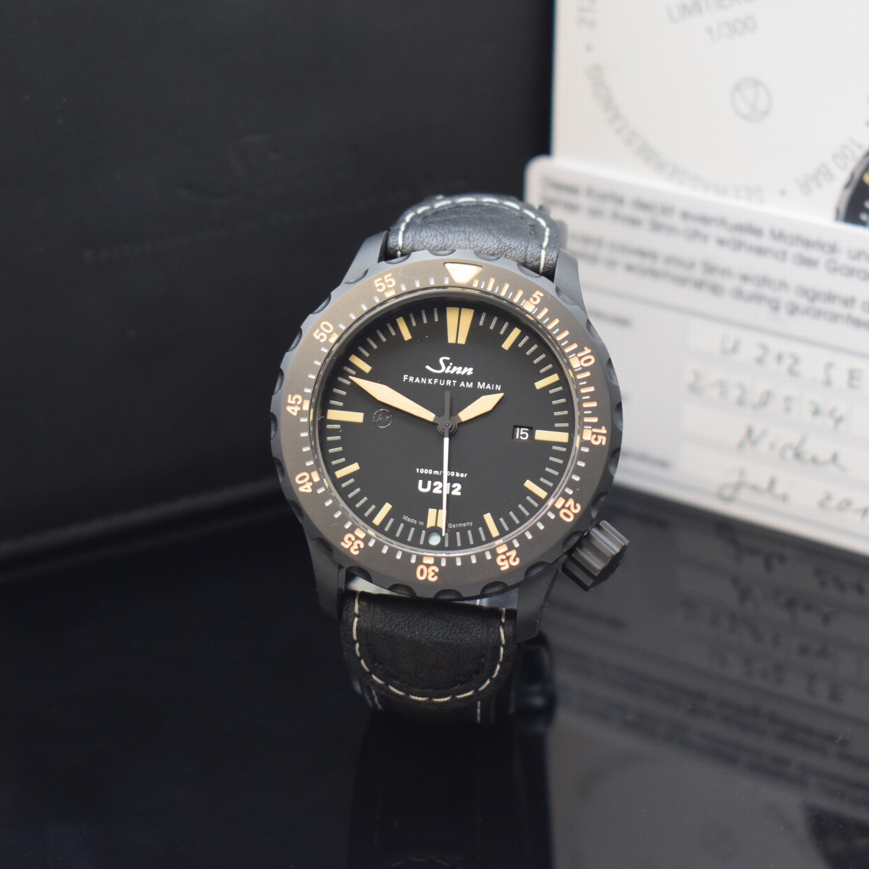 SINN U212 auf 300 Stück limitierte Herrenarmbanduhr Referenz 212.0574, Deutschland um 2015, Automatik, Deutscher U- Boot Stahl, Boden und Krone ...