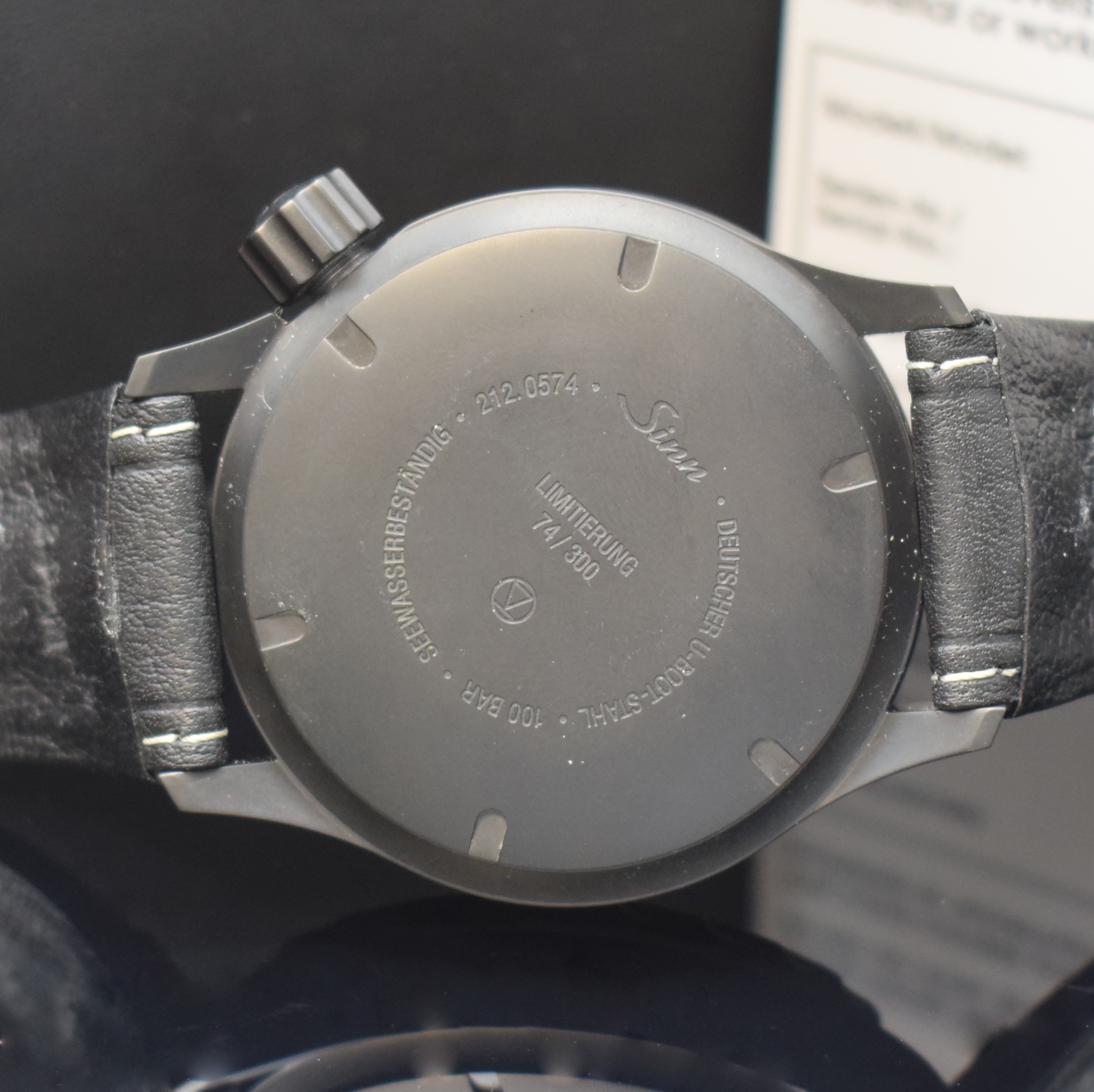 Detail d: SINN U212 auf 300 Stück limitierte Herrenarmbanduhr Referenz 212.0574, Deutschland um 2015, Automatik, Deutscher U- Boot Stahl, Boden und Krone ...