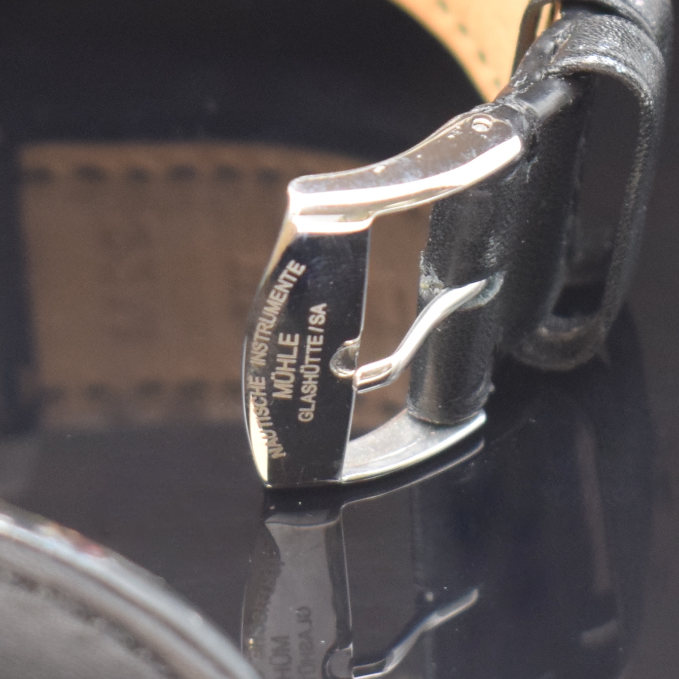 Detail b: NAUTISCHE INSTRUMENTE MÜHLE GLASHÜTTE Herrenarmbanduhr M29 Classic Referenz M1-25-50, Deutschland um 2010, Automatik, beids. vergl. Edelstahlgeh. ...