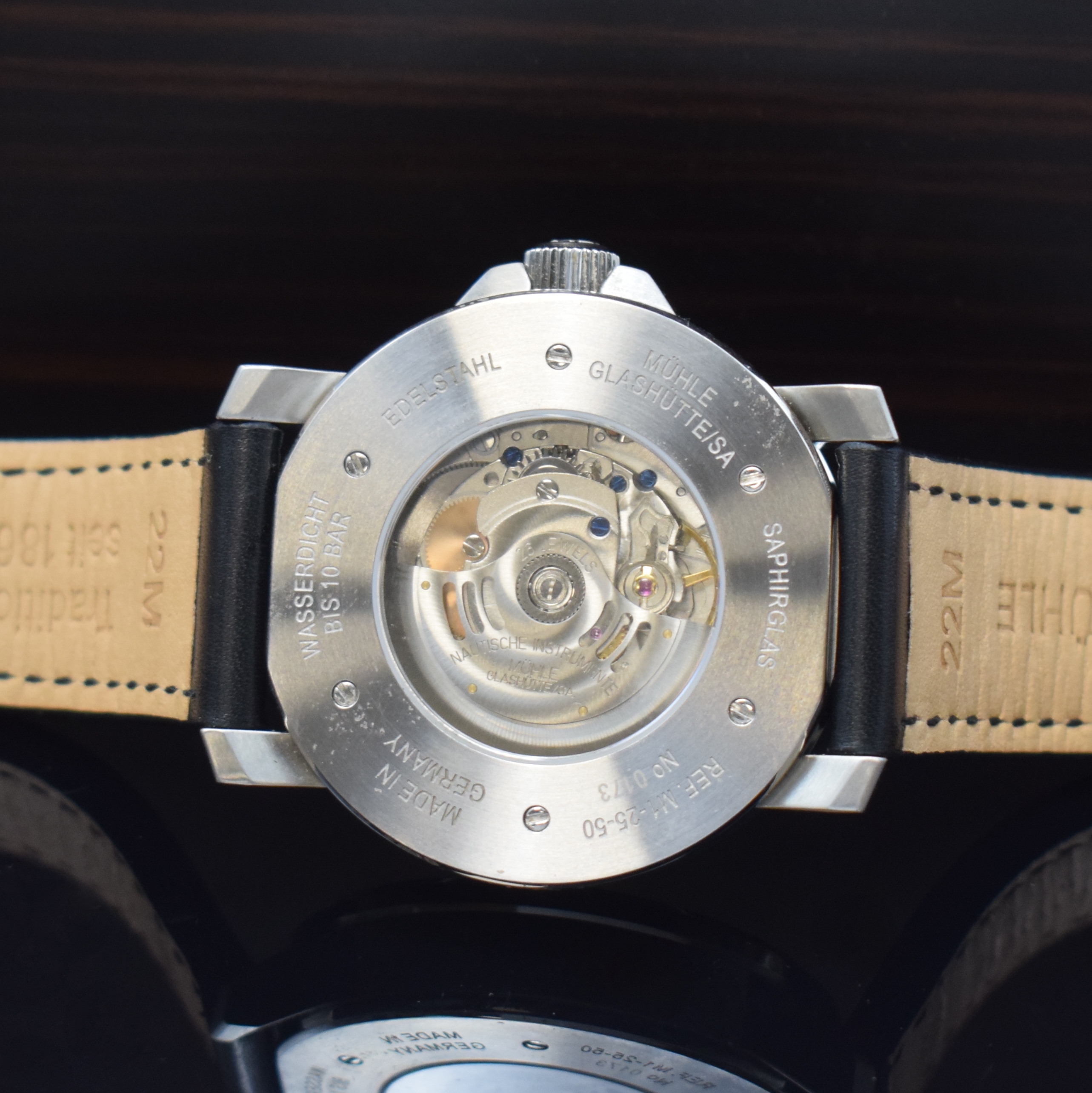Detail d: NAUTISCHE INSTRUMENTE MÜHLE GLASHÜTTE Herrenarmbanduhr M29 Classic Referenz M1-25-50, Deutschland um 2010, Automatik, beids. vergl. Edelstahlgeh. ...