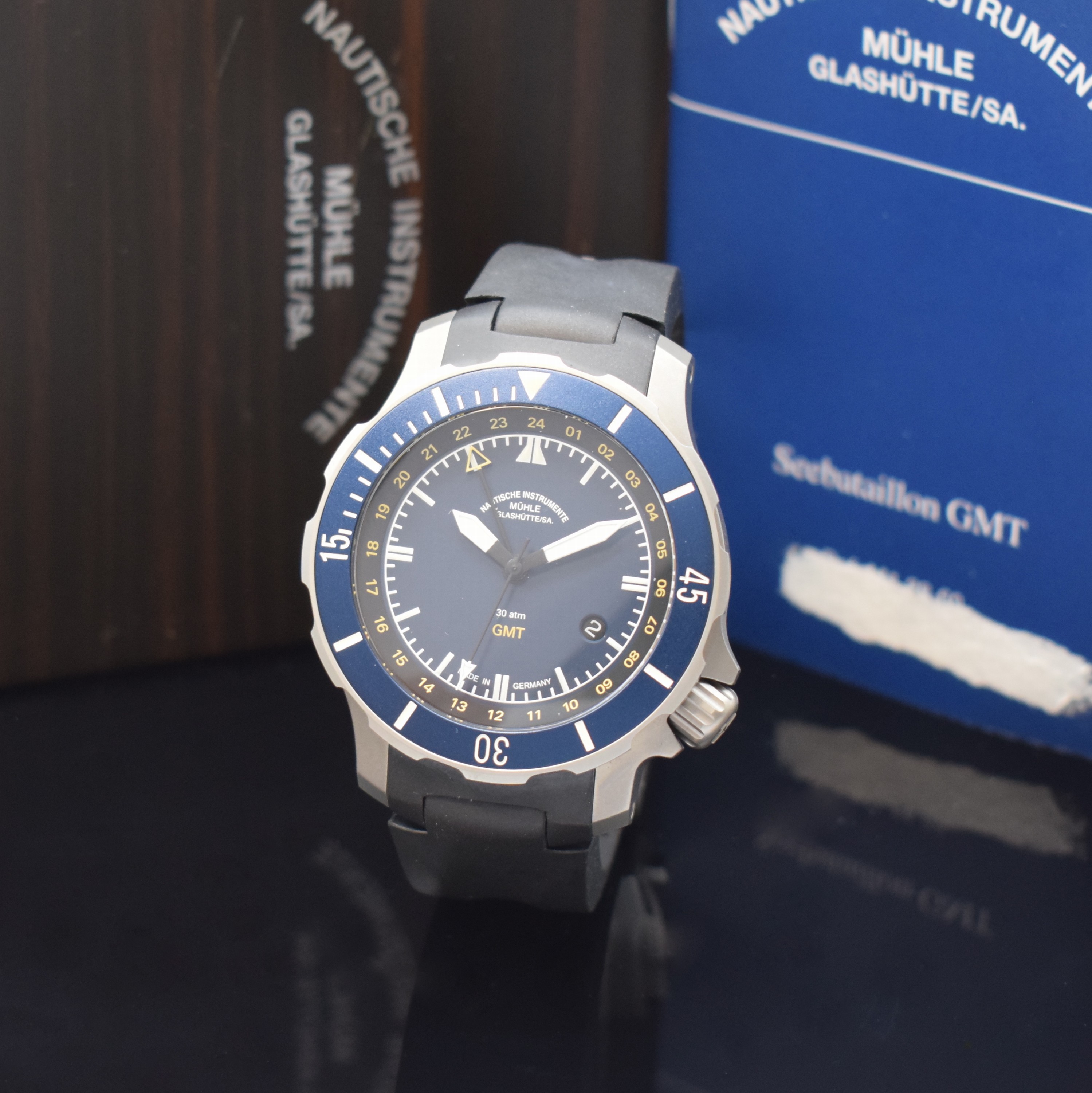 NAUTISCHE INSTRUMENTE MÜHLE GLASHÜTTE Herrenarmbanduhr Seebataillon GMT Referenz M1-28-60, Deutschland um 2010, Automatik, beids. vergl. Geh. in ...