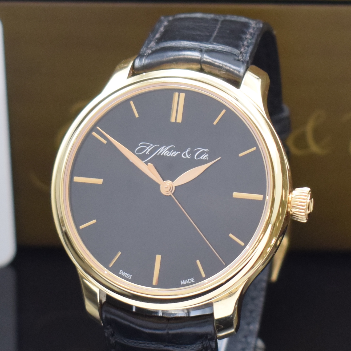 Detail a: HENRY MOSER & Cie. Endeavour Centre Seconds nahezu neuwertige Armbanduhr Referenz 134- 0102, Handaufzug, Schweiz um 2020, beids. vergl. Rosegold ...