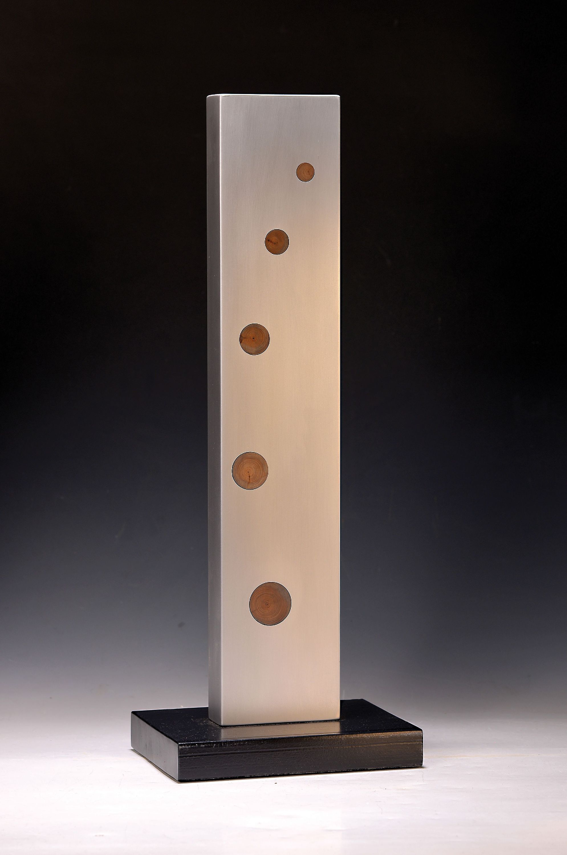 Detail k: Mollenhauer, Steffen, geb. 1972 Staßfurt, zeitgenössischer Künstler aus Goch, Schwerpunkt Großplastiken aus Holz und Installationen, hier: ...
