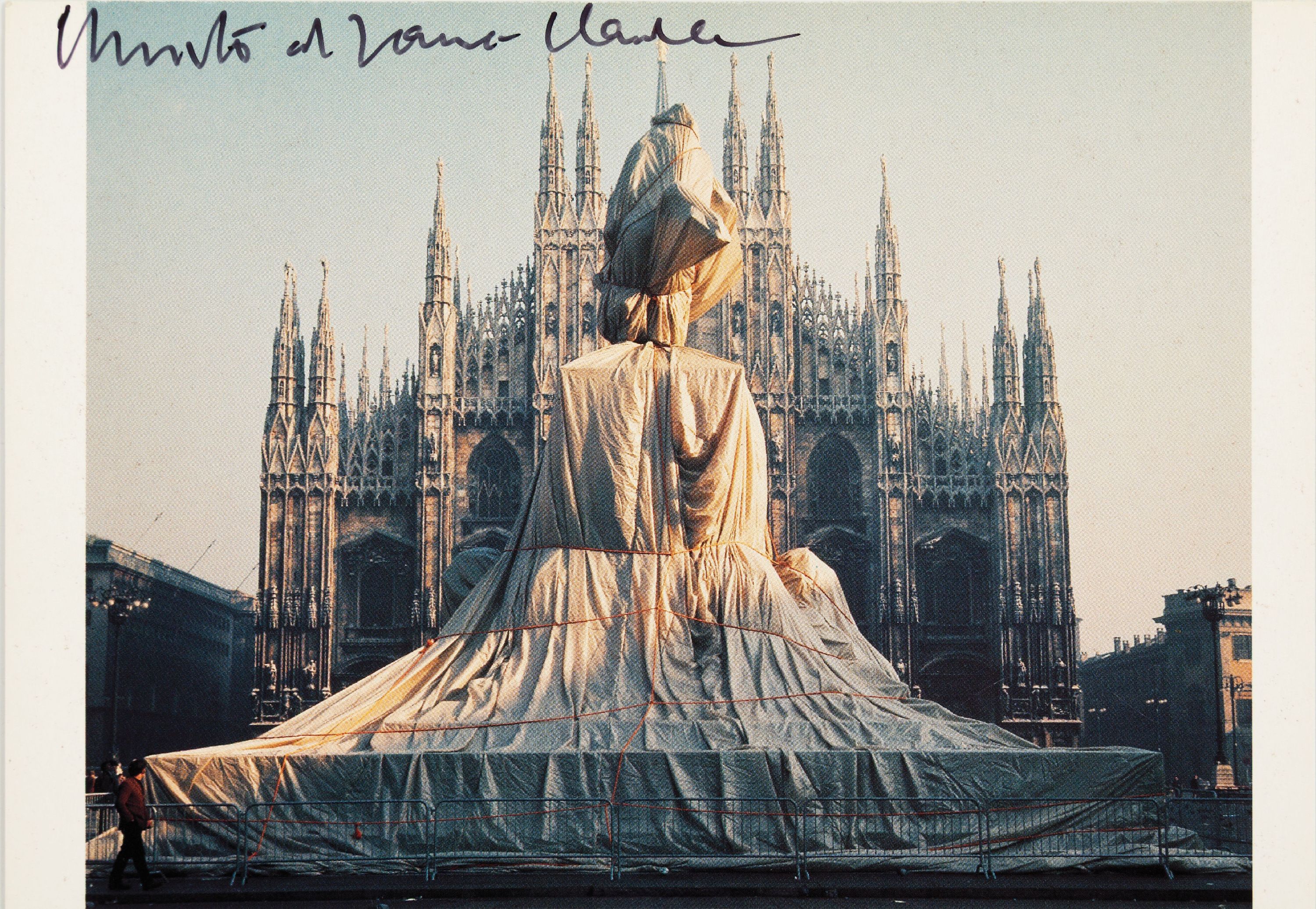 Detail k: Cristo & Jeanne-Claude, 3 Postkarten mit Gefälligkeitssignaturen, "Wrapped Monument to Vittorio Emanuele, Milan 1970", "Surrounded ...