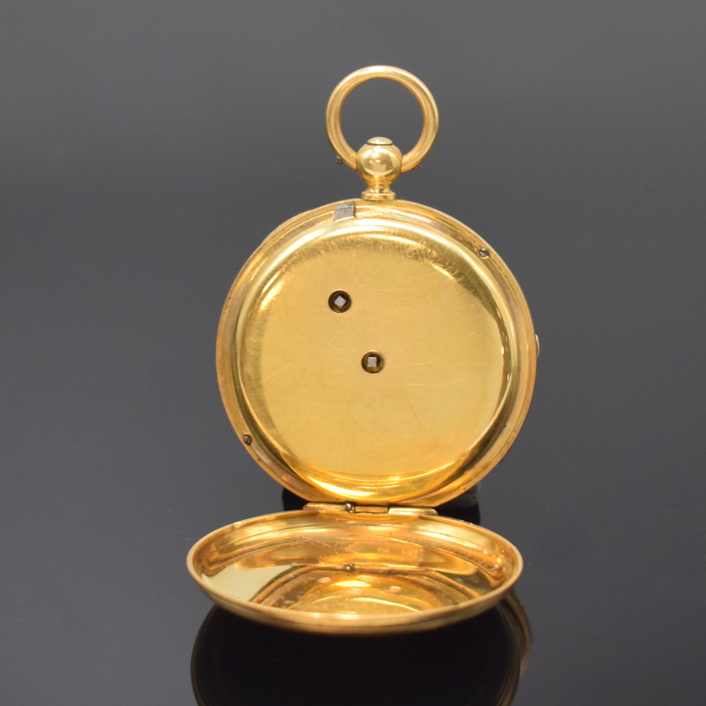 Detail c: M. F. DENT LONDON Taschenuhr Nr. 24822 in GG 750/000, England um 1865, rückseitig Schmuckmonogramm, Gold Zifferblatt im Zentrum guill., gebl. ...