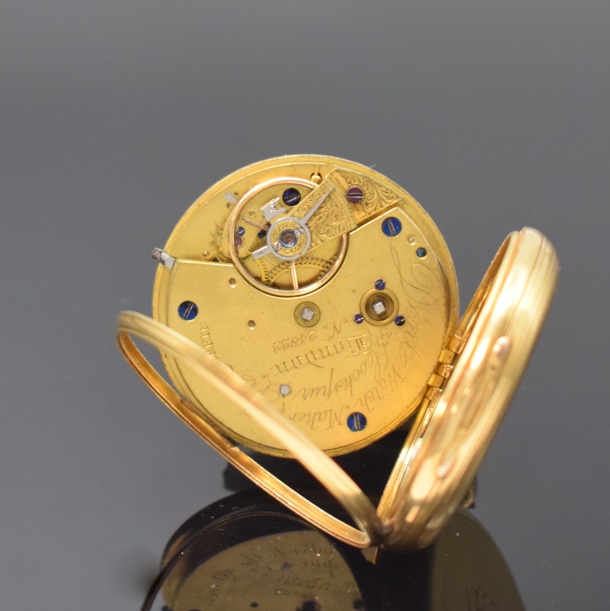 Detail d: M. F. DENT LONDON Taschenuhr Nr. 24822 in GG 750/000, England um 1865, rückseitig Schmuckmonogramm, Gold Zifferblatt im Zentrum guill., gebl. ...