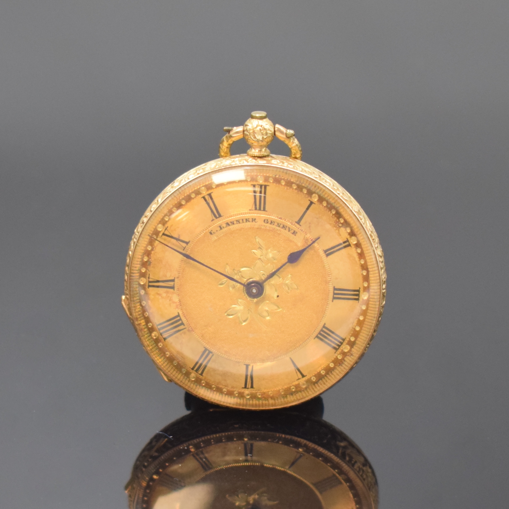 C. LANNIER Zylindertaschenuhr in GG 750/000, Schweiz um 1890, Schlüsselaufzug, gold. Zifferbl. im Zentrum guill., gebl. Zeiger, Boden ...