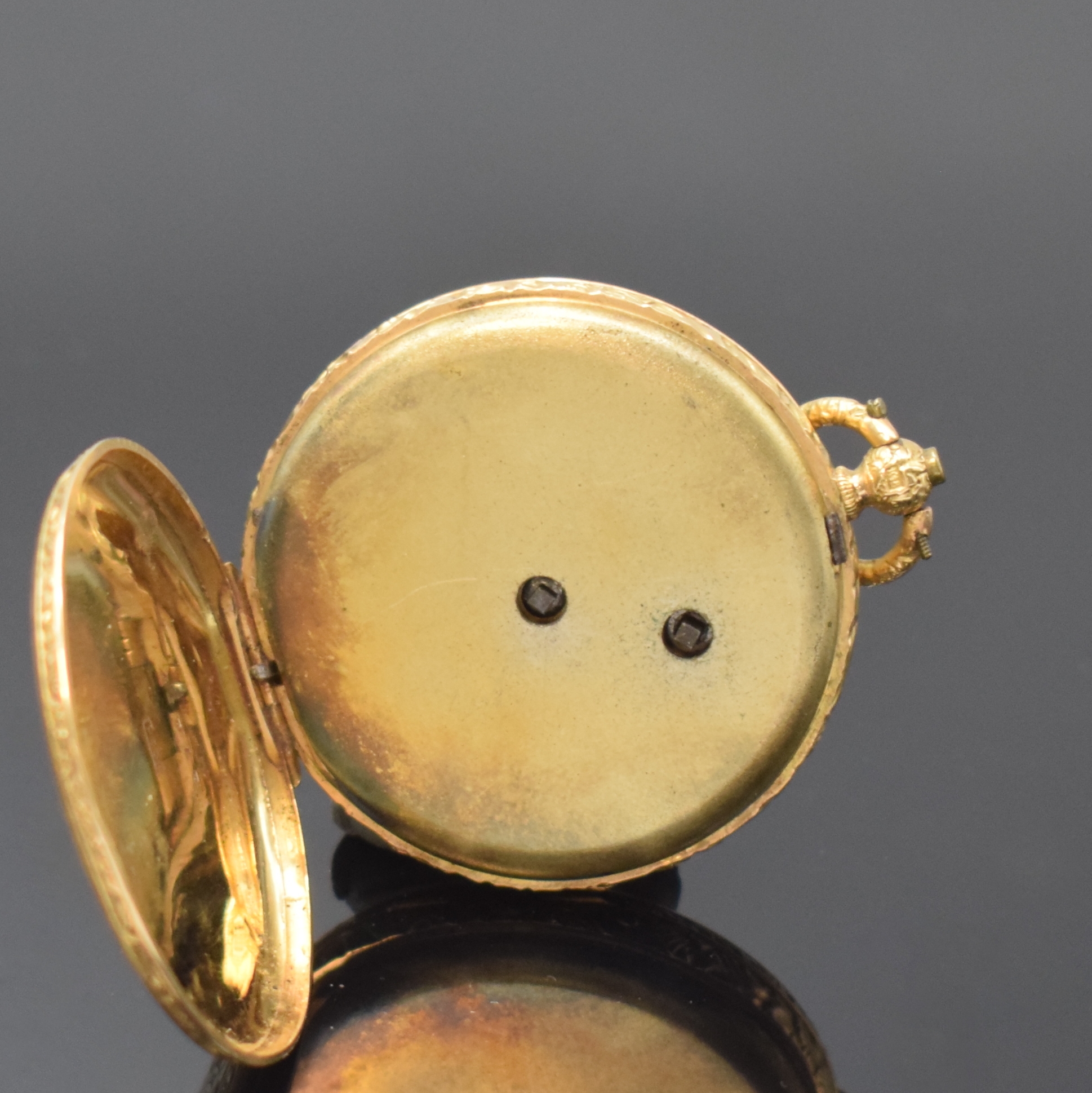 Detail c: C. LANNIER Zylindertaschenuhr in GG 750/000, Schweiz um 1890, Schlüsselaufzug, gold. Zifferbl. im Zentrum guill., gebl. Zeiger, Boden ...