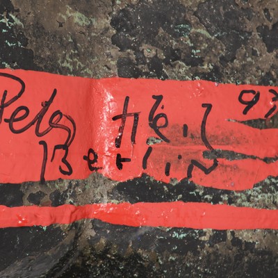 26906503b - Peter Robert Keil ´Kunstobjekt´, 1993, Berlin, ca. 71x42x32 cm, signiert u. datiert, ...