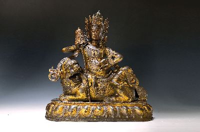 Image 26906511 - Große Altarbronze, Gottheit Vaishravana mit Mungo, Nepal, wohl um 1900, Gott des ...