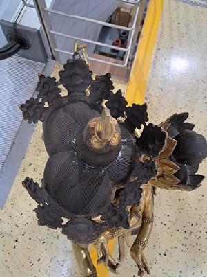 26906519d - Große Altarfigur mit sechs Armen, Guhyasamaja in Vereinigung mit Gefährtin ...