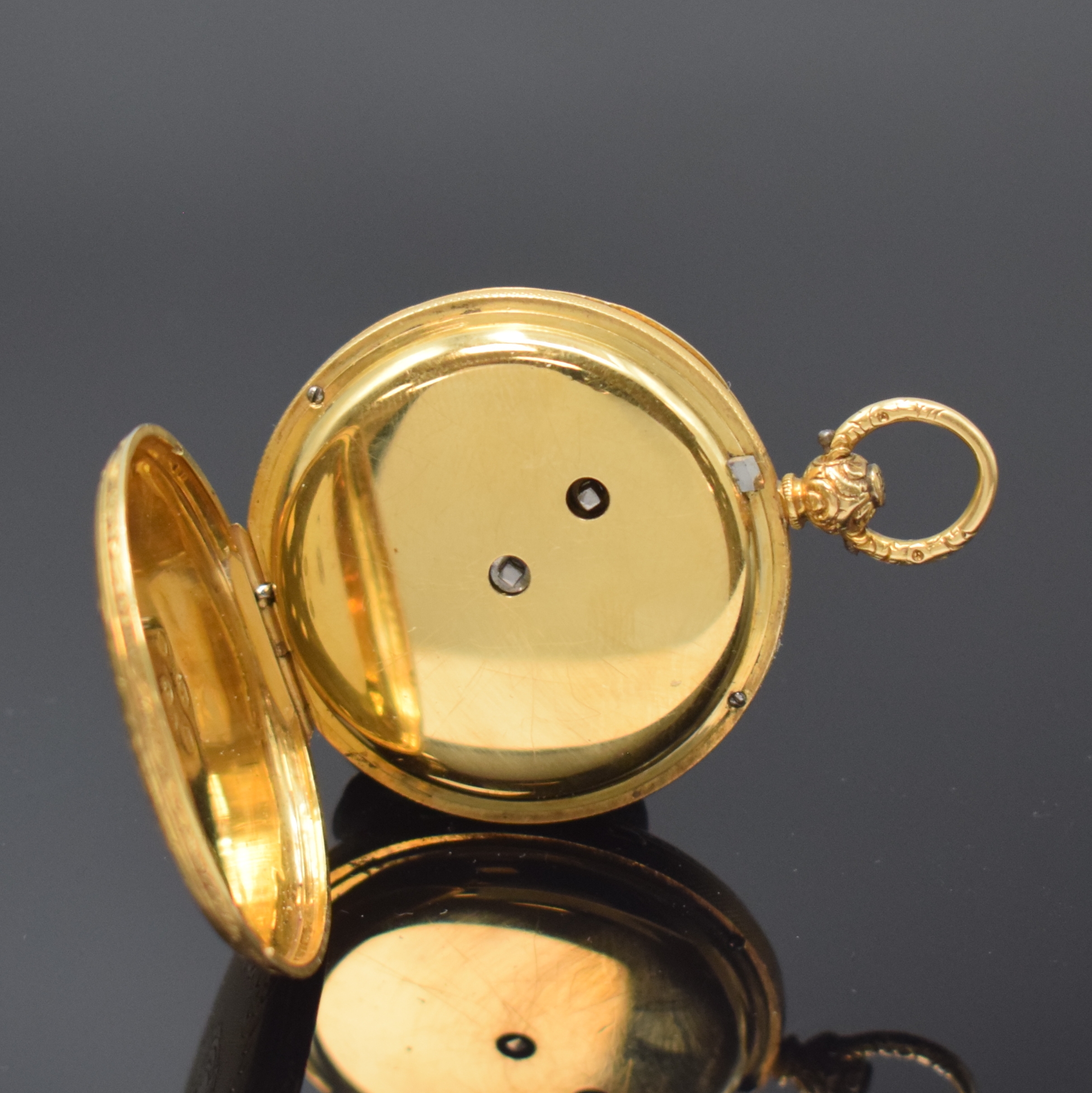 Detail c: Offene Herrentaschenuhr in GG 750/000, London Hallmark 1851, fein schmuckgrav. Gehäuse, Gold Zifferblatt im Zentrum guill., gebl. Zeiger, feines ...