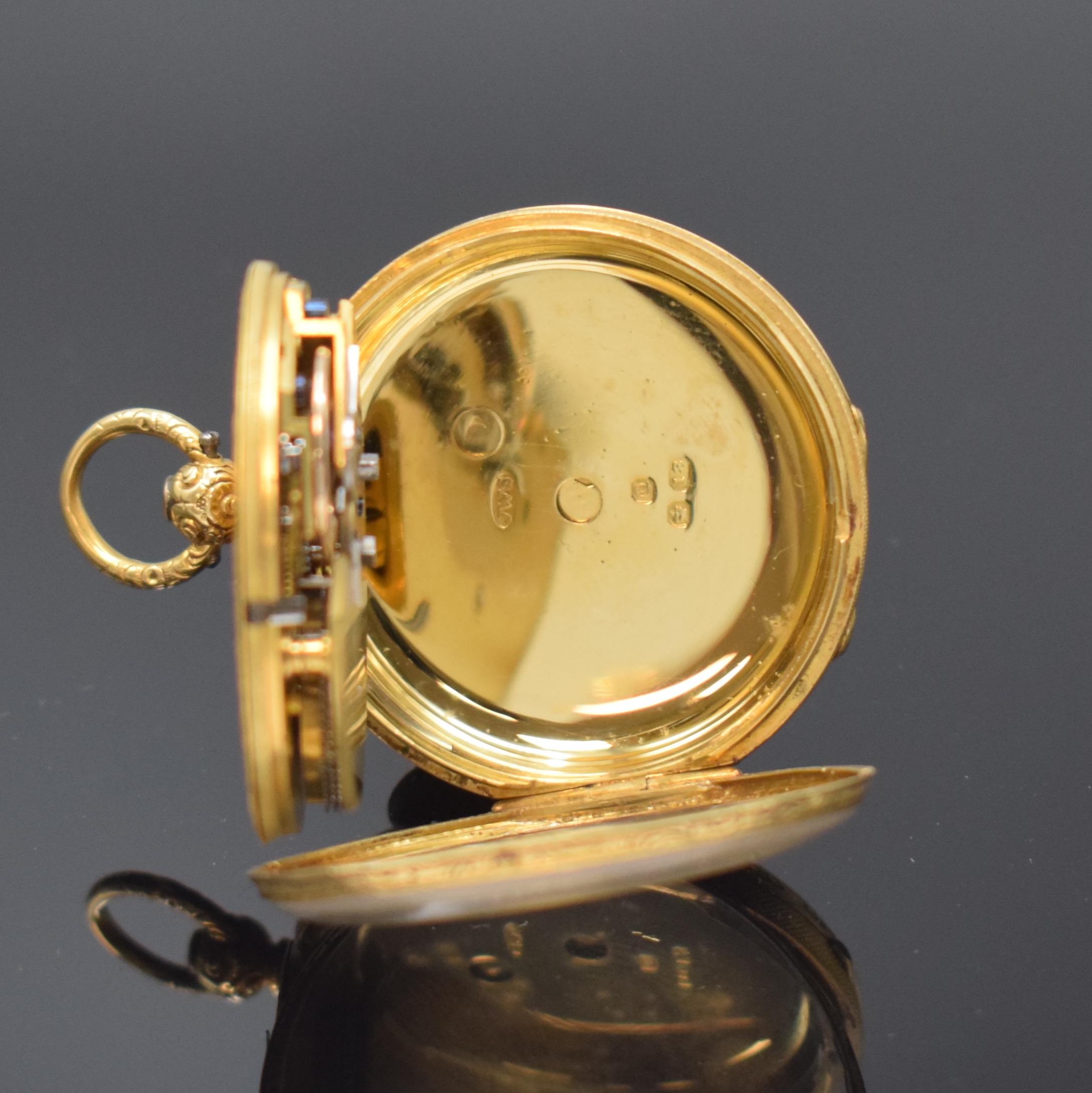 Detail d: Offene Herrentaschenuhr in GG 750/000, London Hallmark 1851, fein schmuckgrav. Gehäuse, Gold Zifferblatt im Zentrum guill., gebl. Zeiger, feines ...