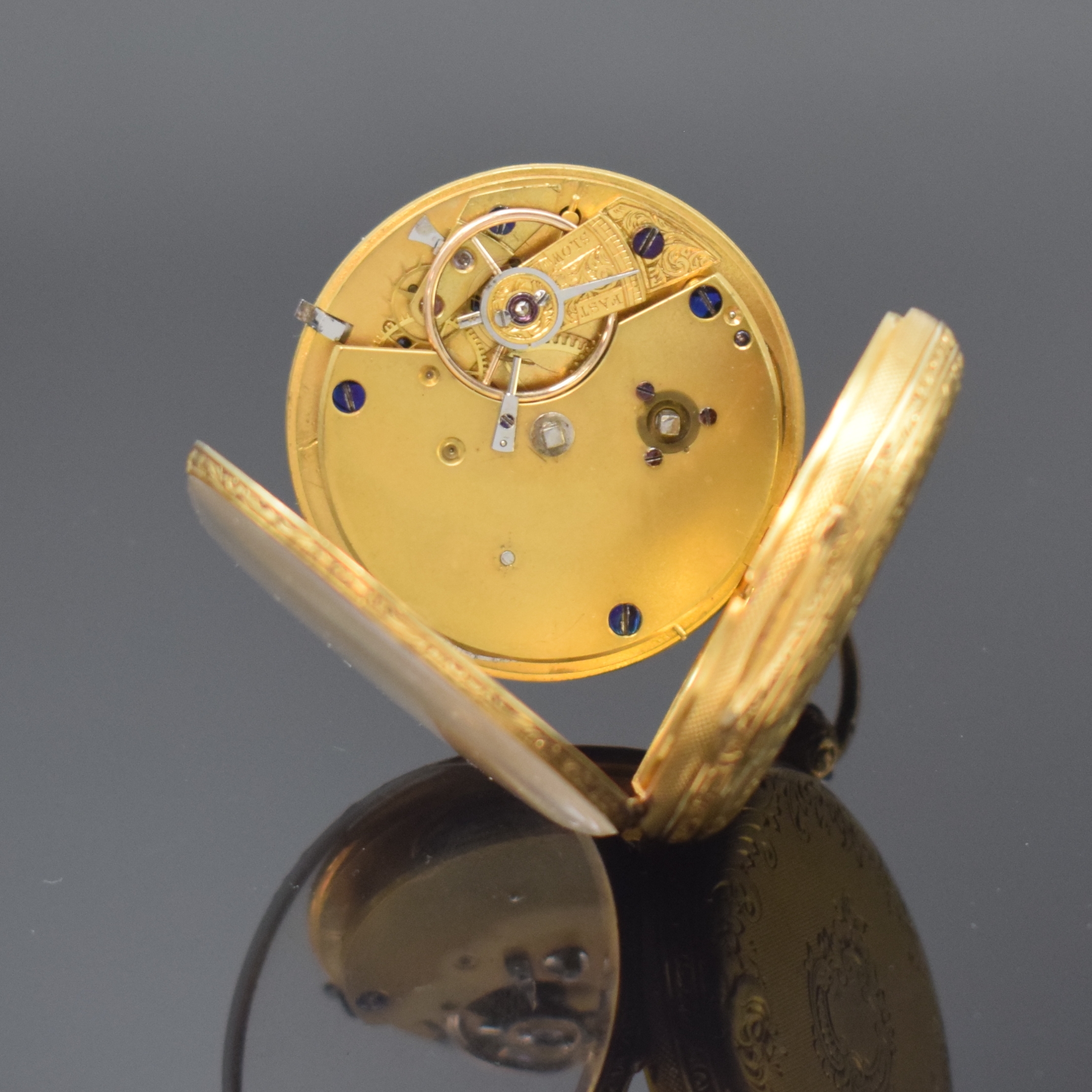 Detail e: Offene Herrentaschenuhr in GG 750/000, London Hallmark 1851, fein schmuckgrav. Gehäuse, Gold Zifferblatt im Zentrum guill., gebl. Zeiger, feines ...