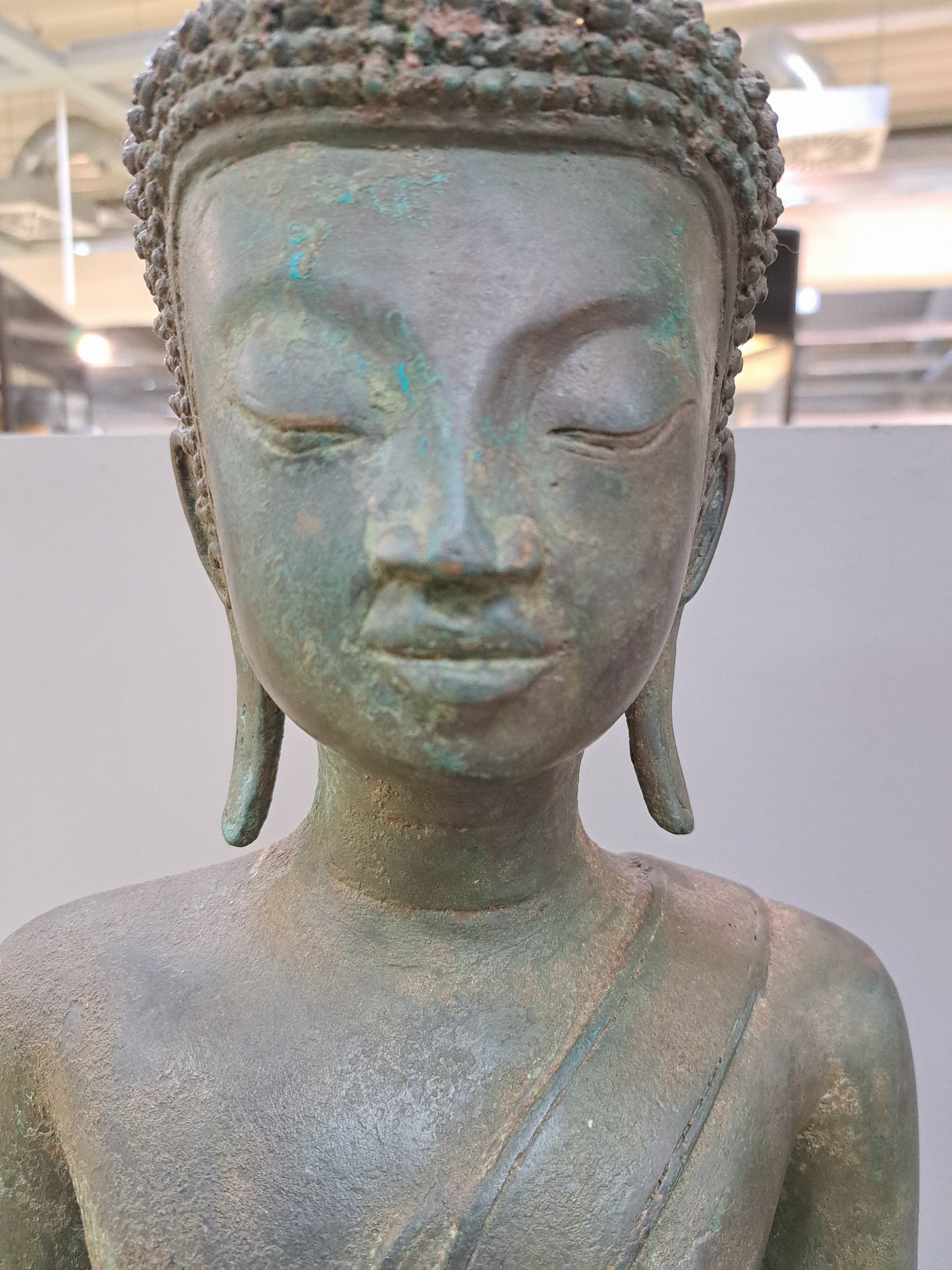 Detail c: Großer Buddha, Laos, 20. Jh., Bronze, H.ca. 46 cm, ohne Sockel
