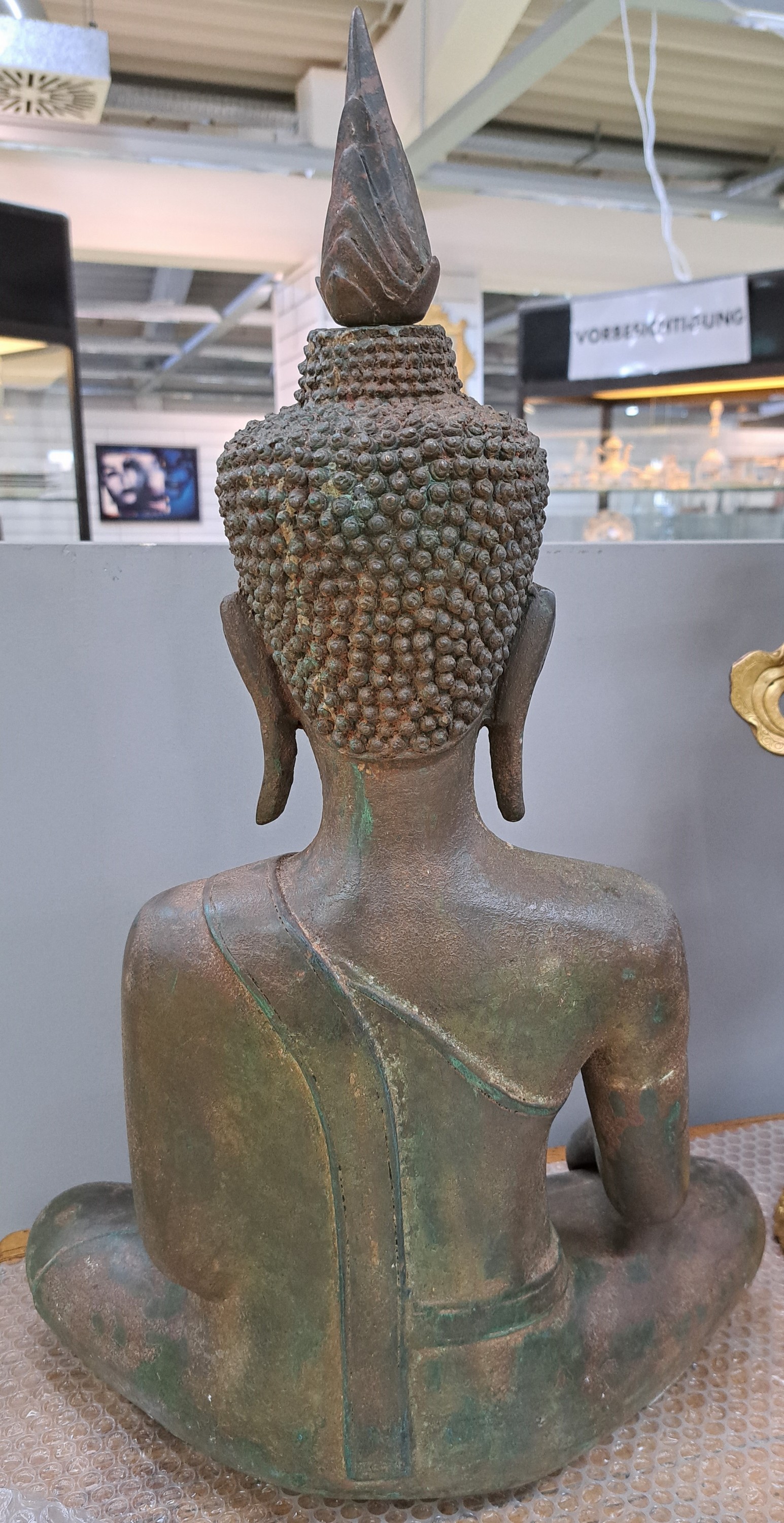 Detail e: Großer Buddha, Laos, 20. Jh., Bronze, H.ca. 46 cm, ohne Sockel