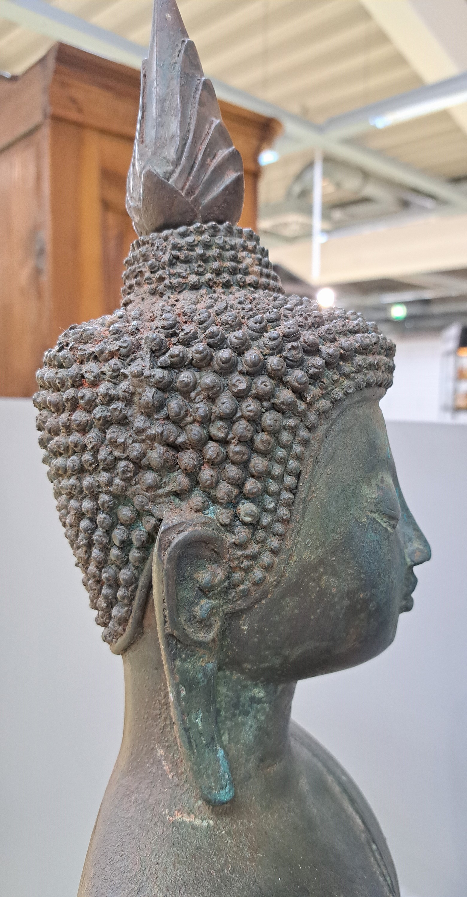 Detail h: Großer Buddha, Laos, 20. Jh., Bronze, H.ca. 46 cm, ohne Sockel