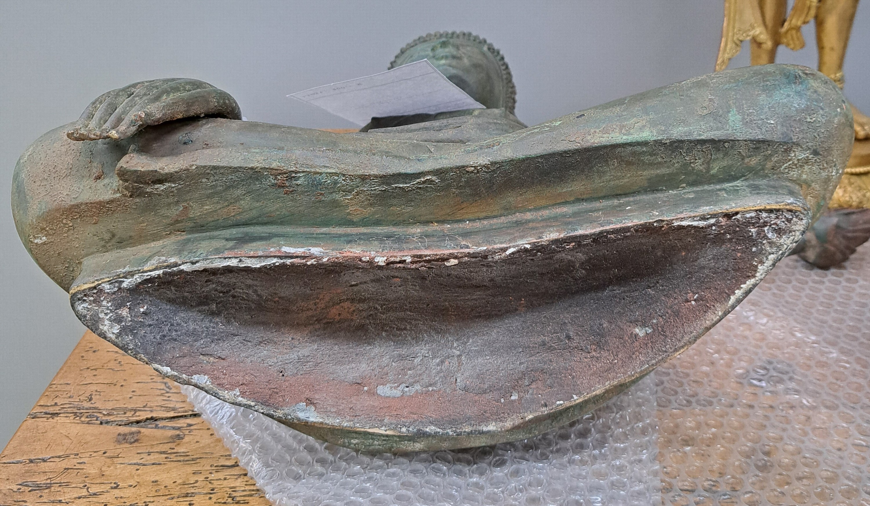 Detail i: Großer Buddha, Laos, 20. Jh., Bronze, H.ca. 46 cm, ohne Sockel