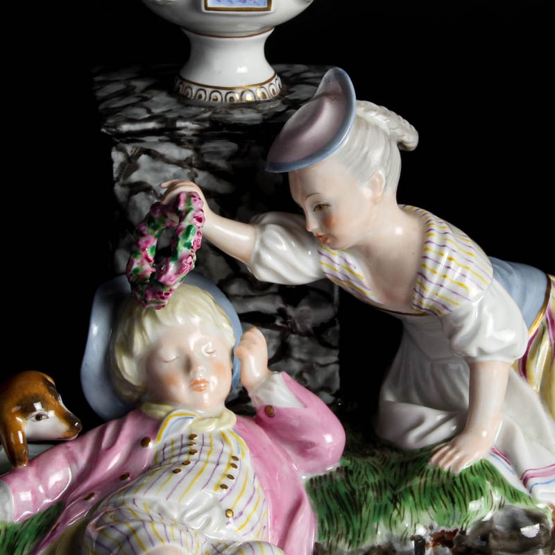 Detail a: Porzellangruppe "Der bekränzte Schäfer", Höchst, Entw. Johann Peter Melchior, 2. Hälfte 20.Jh., Porzellan, farbig staffiert, H. 18 cm