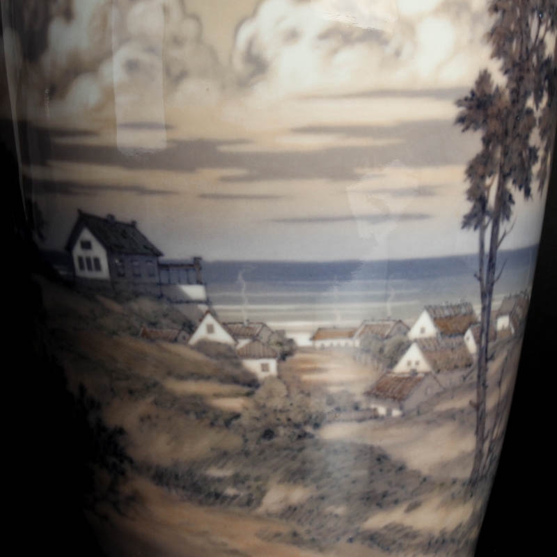 Detail a: Bodenvase, Dahl-Jensen, Kopenhagen, signiert Arthur Boesen, Porzellan, Malerei mit nordischer Küstenlandschaft, H. 38 cm am Rand l. bestoßen, innen ...
