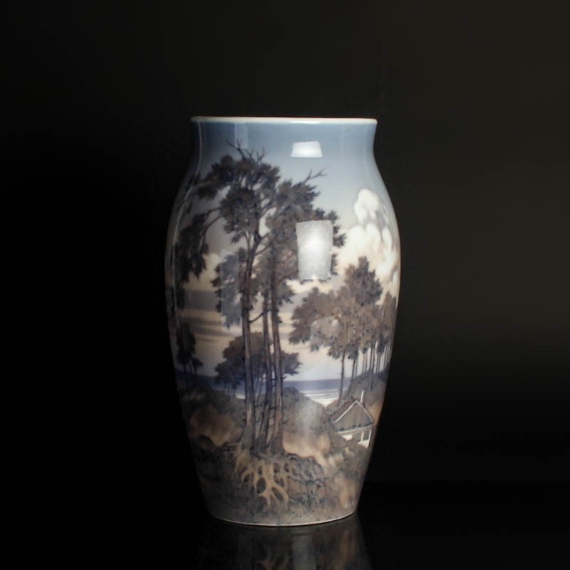 Detail b: Bodenvase, Dahl-Jensen, Kopenhagen, signiert Arthur Boesen, Porzellan, Malerei mit nordischer Küstenlandschaft, H. 38 cm am Rand l. bestoßen, innen ...