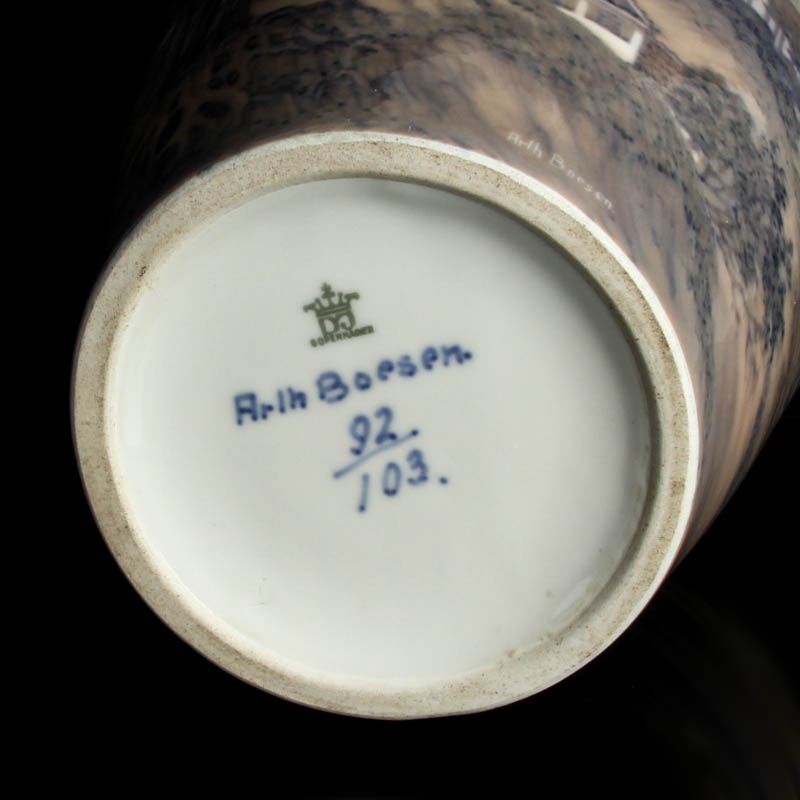 Detail g: Bodenvase, Dahl-Jensen, Kopenhagen, signiert Arthur Boesen, Porzellan, Malerei mit nordischer Küstenlandschaft, H. 38 cm am Rand l. bestoßen, innen ...