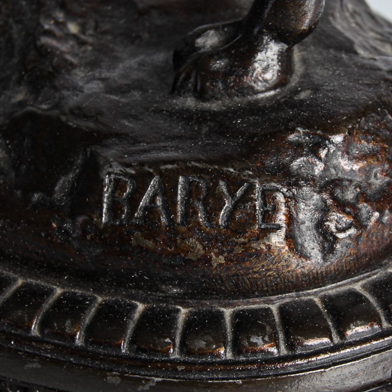 Detail j: Orientalistische Kaminuhr, nach Antoine Louis Barye, Frankreich, Ende 19.Jh., Bronzegehäuse in Form eines Kamels, signiert Barye, eingelassenes ...
