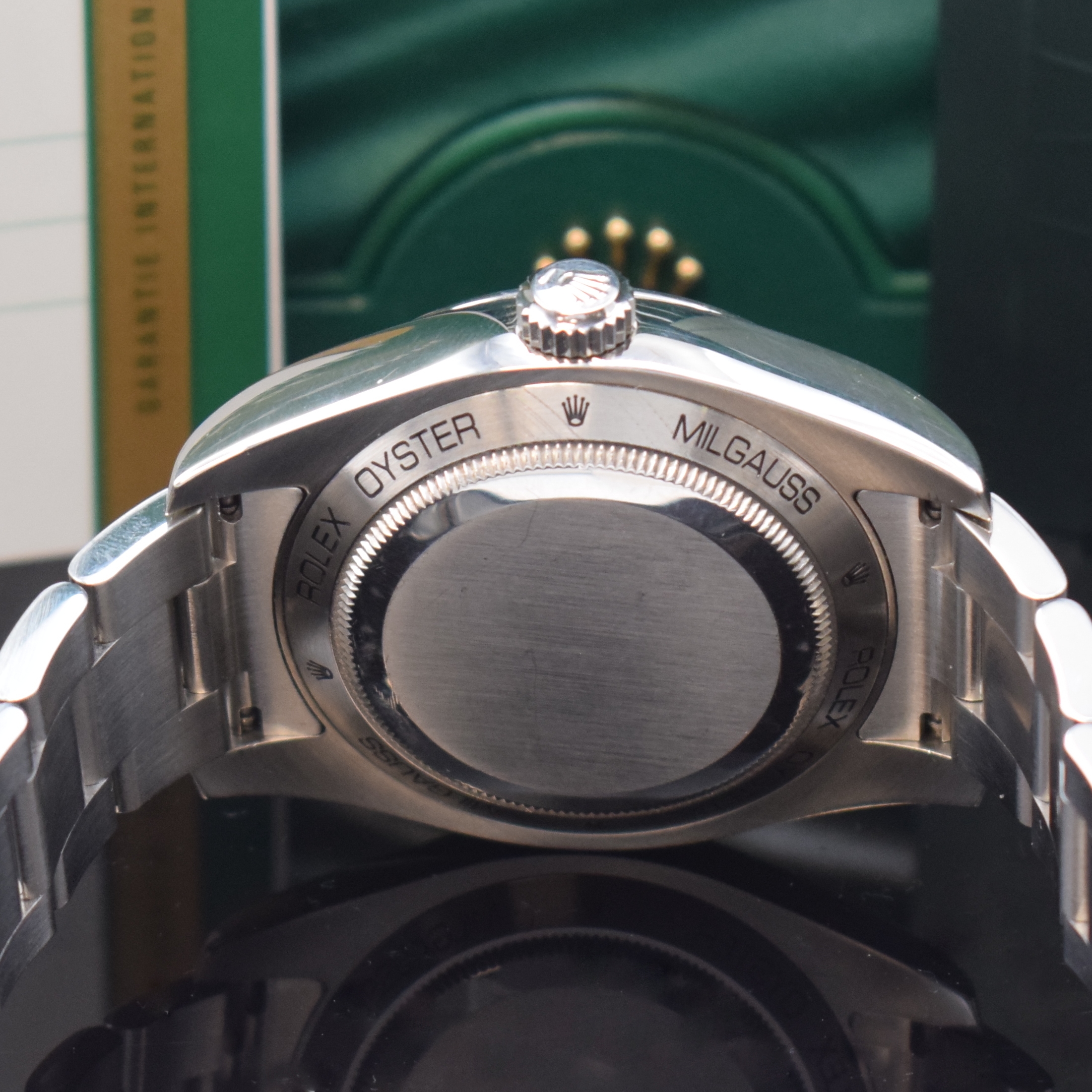Detail e: ROLEX Herrenarmbanduhr Oyster Perpetual Milgauss Referenz 116400GV, Automatik, LC 200, Chronometer der Superlative in Edelstahl inkl. Oysterband m. ...
