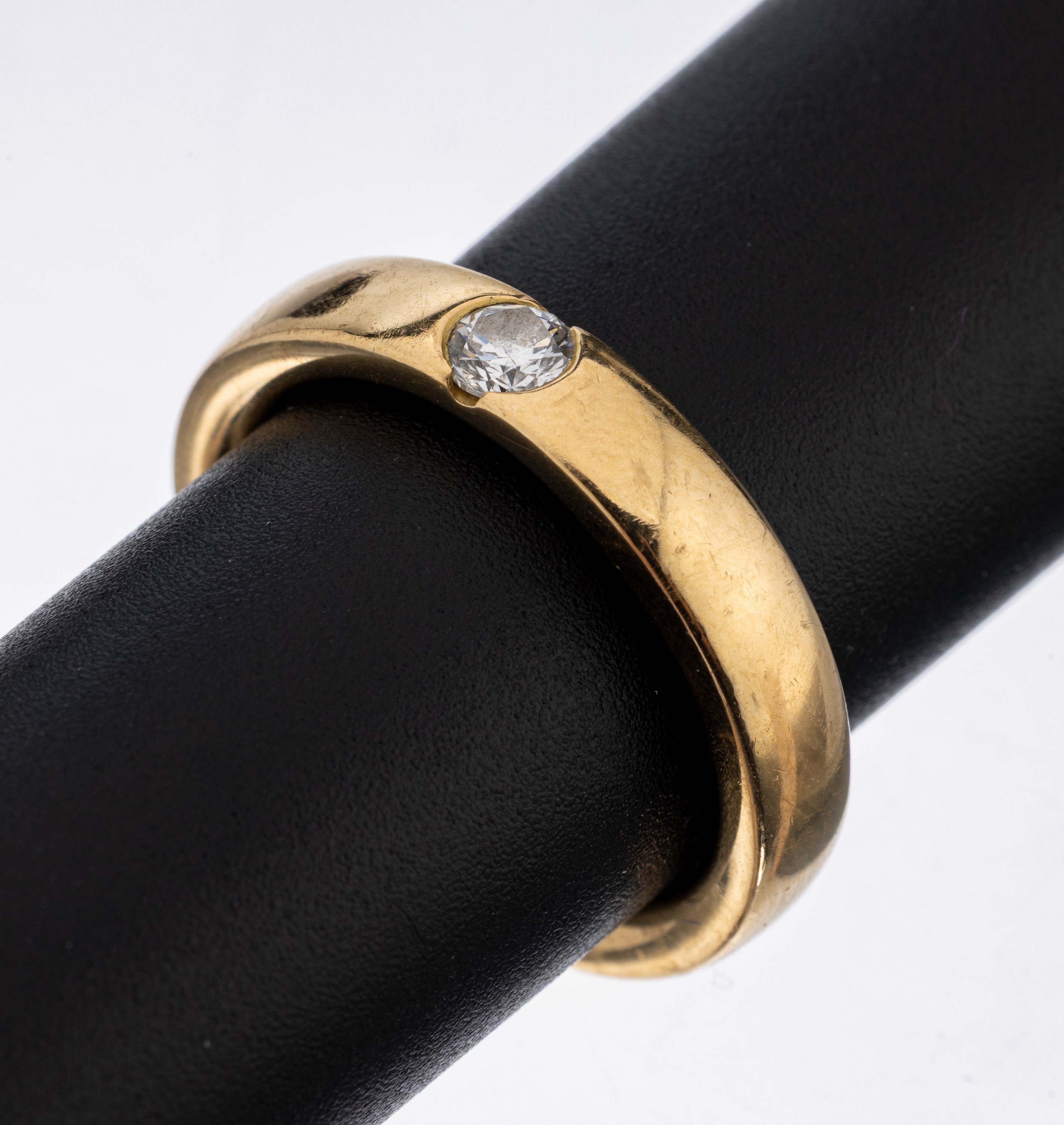 18 kt Gold Brillant-Ring, GG 750/000, Brillant ca. 0.22 ct (grav.) Weiß/si, ca. 10.1g, RW 56