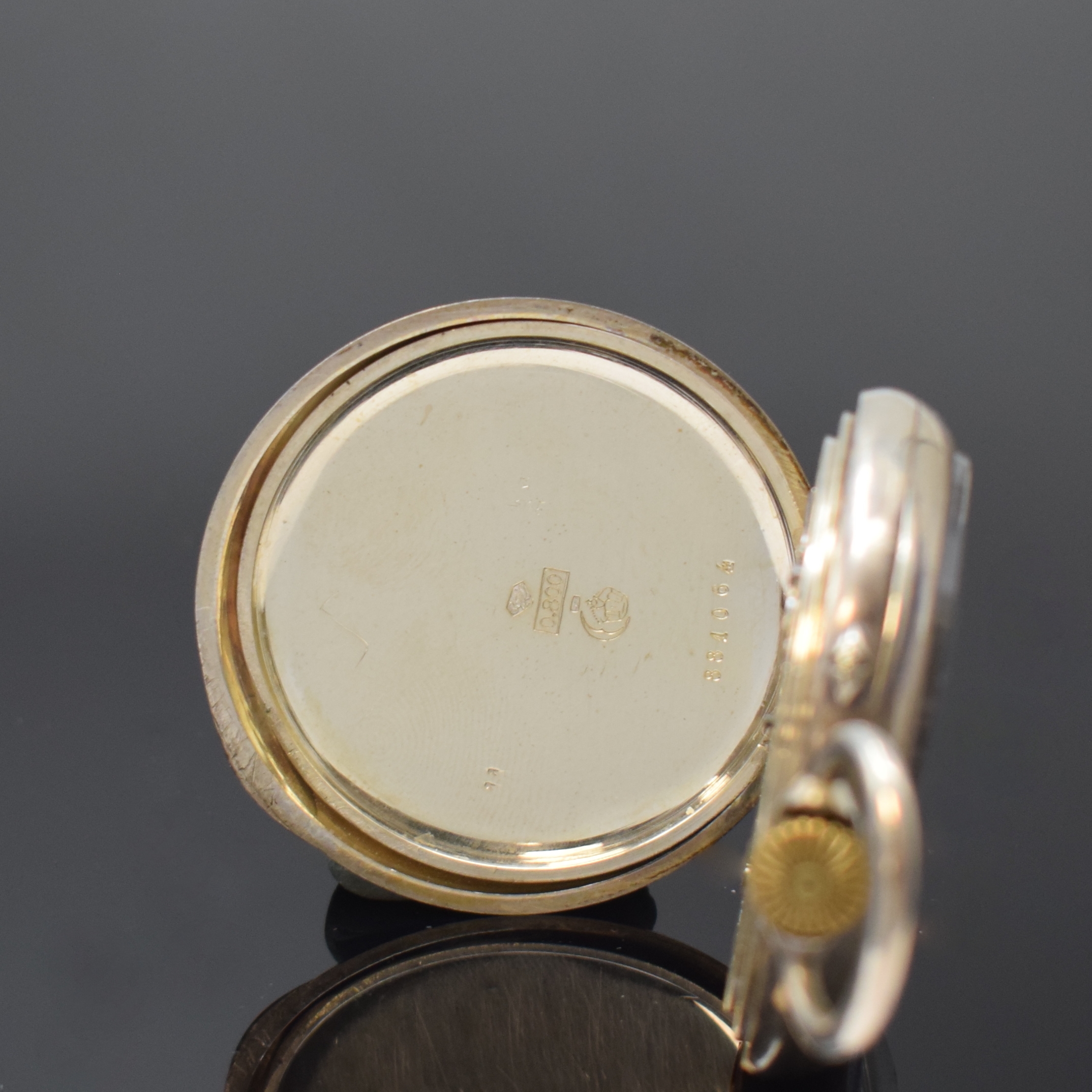 Detail d: GEB. EPPNER BERLIN / LONGINES offene Herrentaschenuhr in 800er Silber, Schweiz/Deutschland um 1890, guill. Geh. dell., grav. Monogramm m. Krone, ...
