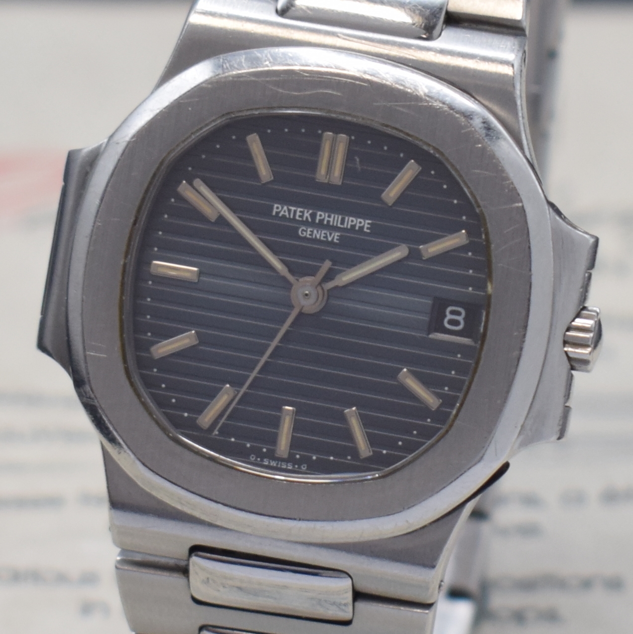 Detail a: PATEK PHILIPPE hochfeine Herrenarmbanduhr Modell Nautilus Referenz 3800/001 designed von Gerald Genta mit original Zertifikat, Schweiz verkauft ...