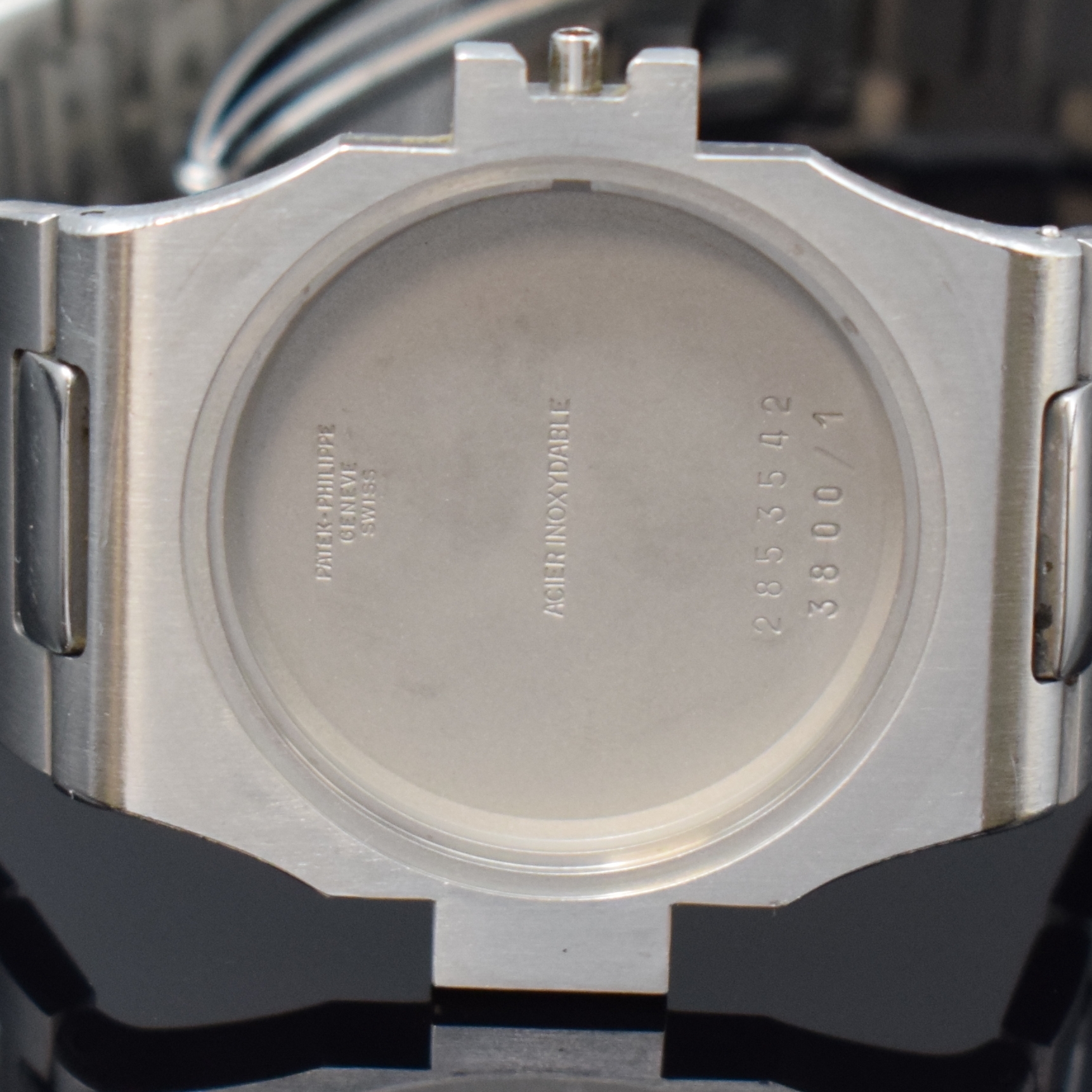 Detail g: PATEK PHILIPPE hochfeine Herrenarmbanduhr Modell Nautilus Referenz 3800/001 designed von Gerald Genta mit original Zertifikat, Schweiz verkauft ...