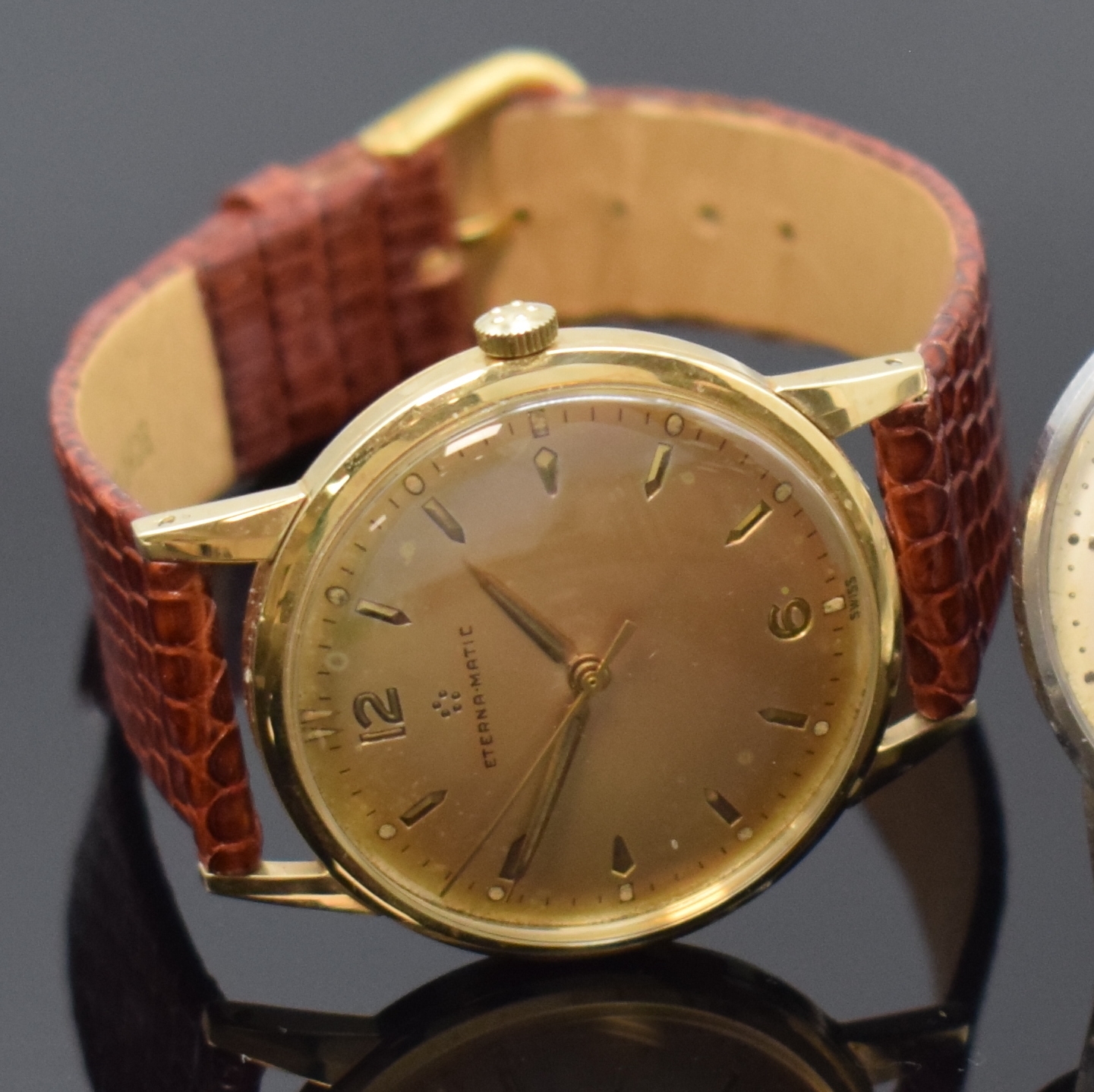 Detail b: ETERNA-MATIC 2 Armbanduhren in GG 585/000 und Stahl, Schweiz um 1955, Böden aufgedr., 1 x gold. Zifferbl. altersbed. pat. und 1 x silb. Zifferbl., ...