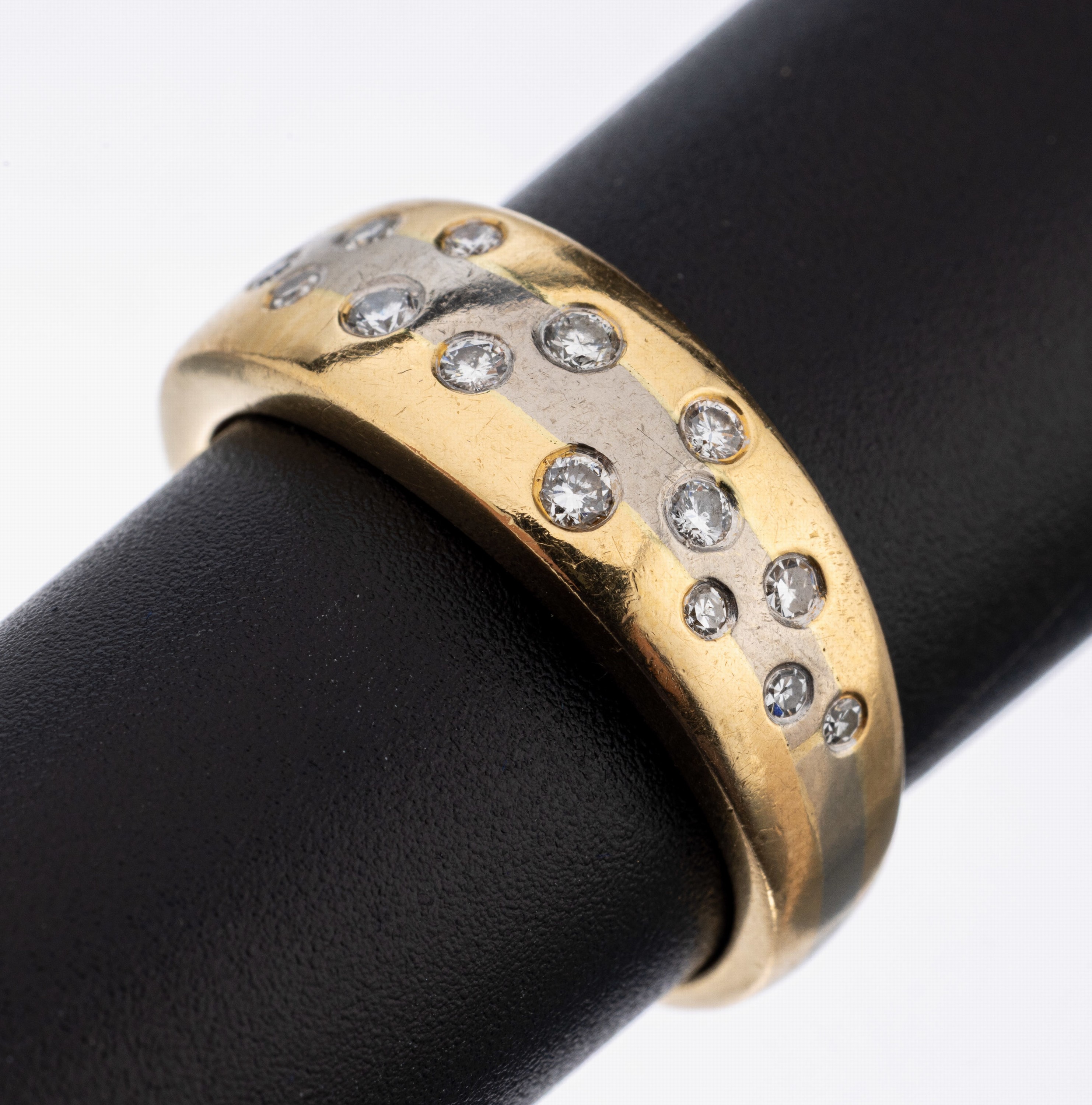 18 kt Gold Diamant-Ring, GG/WG 750/000, 15 Brillanten und Diamanten zus. ca. 0.20 ct Weiß/si, RW 60, ca. 8.7 g