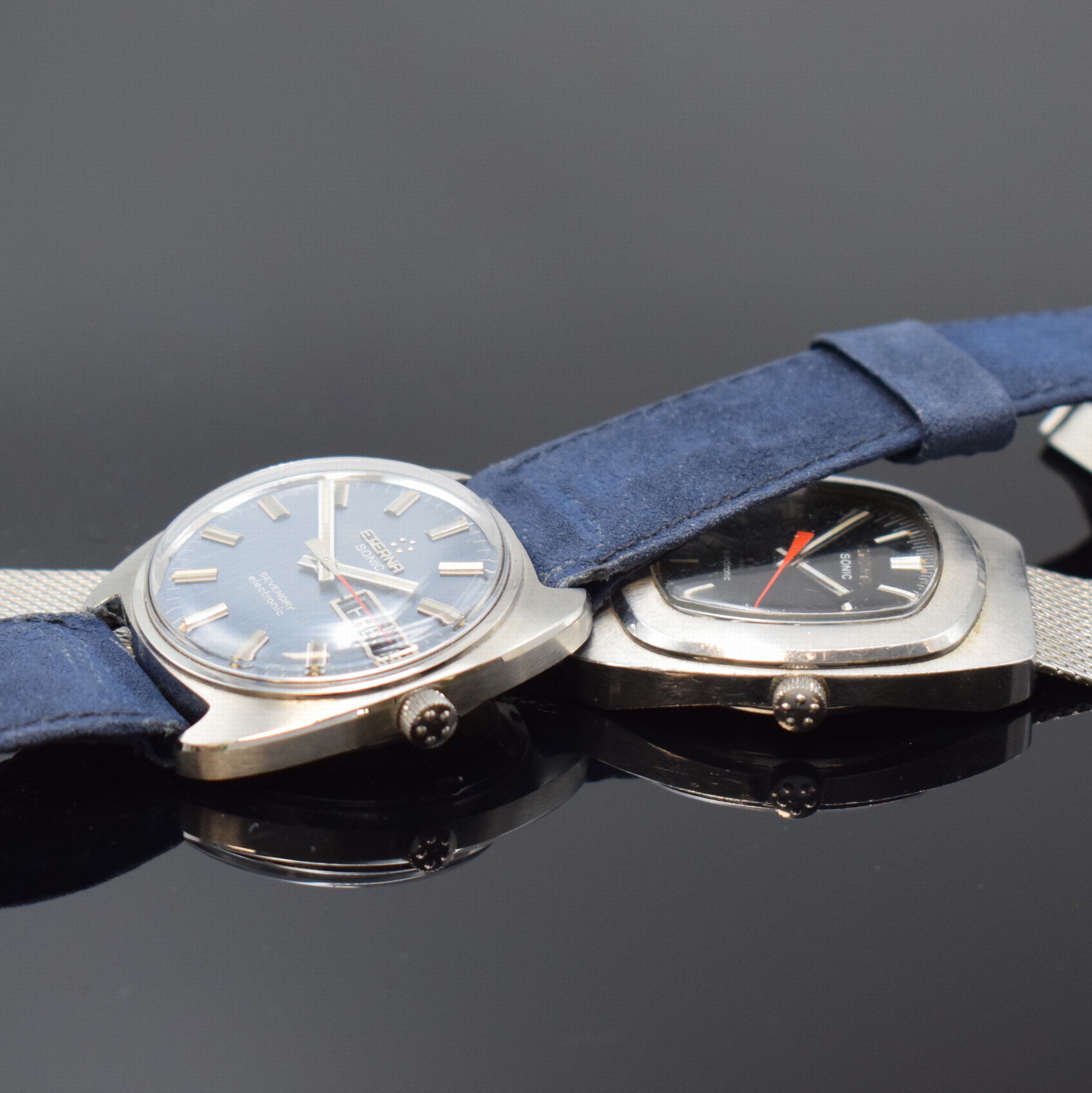 Detail d: 2 ETERNA Sonic Armbanduhren, Schweiz um 1970, Edelstahlgeh., Stimmgabelwerken, davon 1 x Sevenday m. orig. Lederband inkl. orig. Dornschl., Boden ...