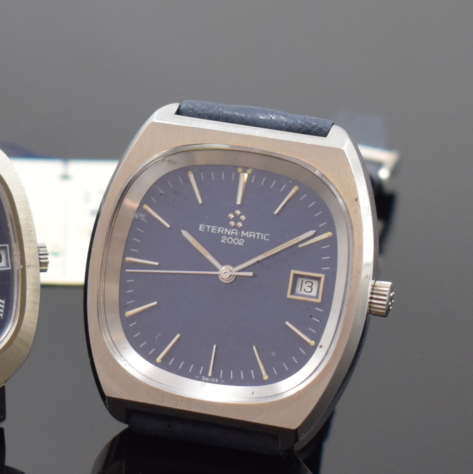 Detail b: 2 ETERNA-MATIC Herrenarmbanduhren Modellserie 2002 und 2003, Schweiz um 1970/80, Edelstahlgeh. inkl. orig. Lederbändern m. orig. Dornschl., Böden ...