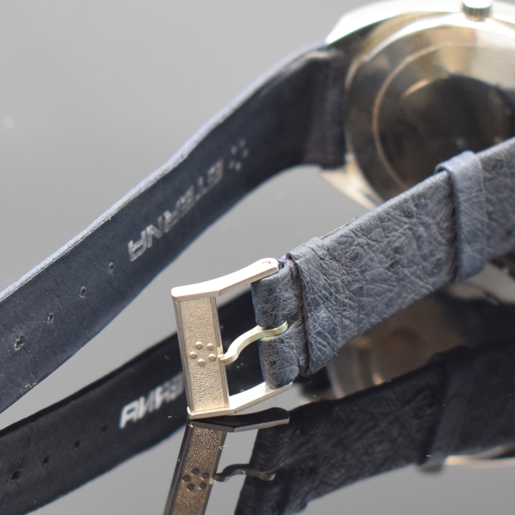 Detail c: 2 ETERNA-MATIC Herrenarmbanduhren Modellserie 2002 und 2003, Schweiz um 1970/80, Edelstahlgeh. inkl. orig. Lederbändern m. orig. Dornschl., Böden ...
