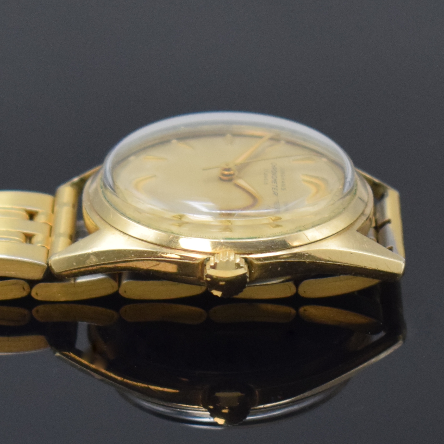 Detail b: JUNGHANS Chronometer vergoldete Herrenarmbanduhr, Deutschland um 1954, Handaufzug, Edelstahlboden verschr., neutrales Band, gold. Zifferbl. m. ...